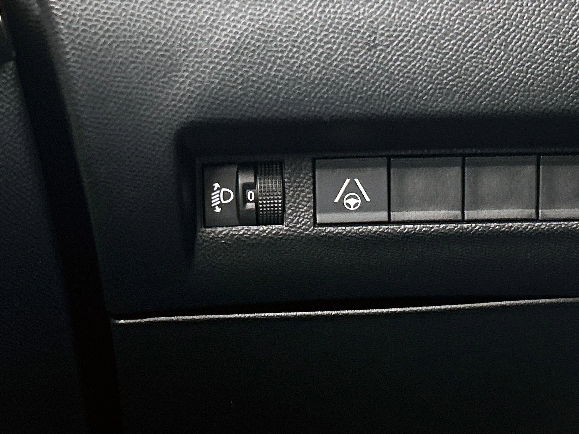 Peugeot 208 1.2 Hybrid 110 e-DCS6 Allure