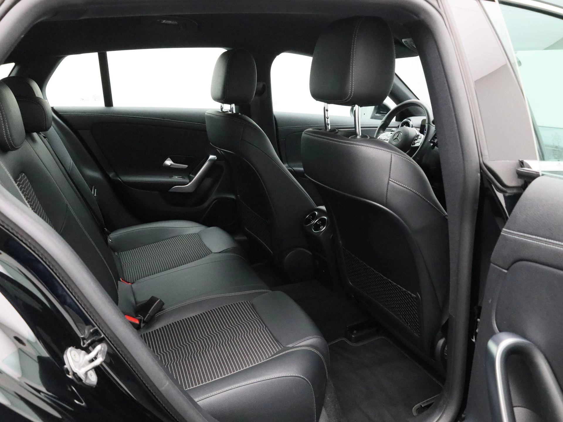 Mercedes-Benz-CLA-image-28