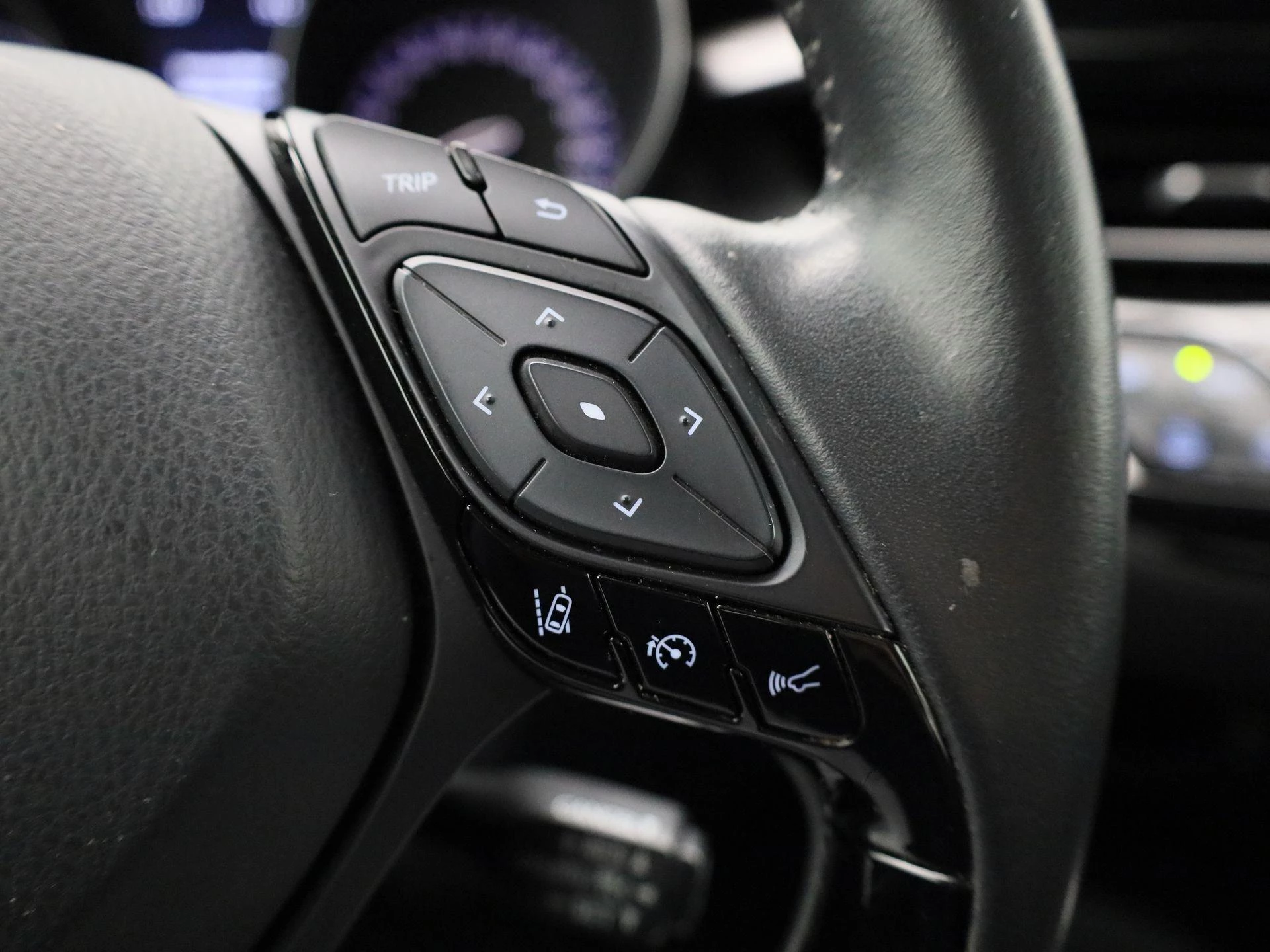 Toyota-C-HR-image-16