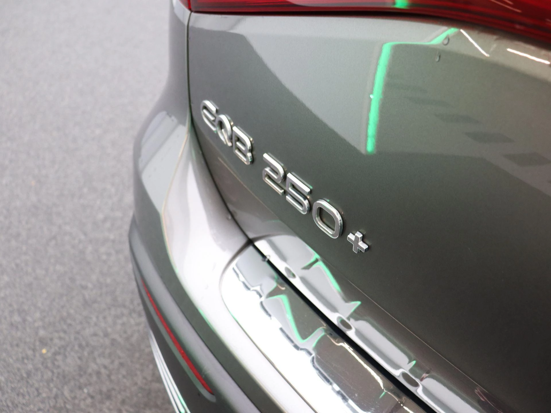 Mercedes-Benz-EQB-image-16