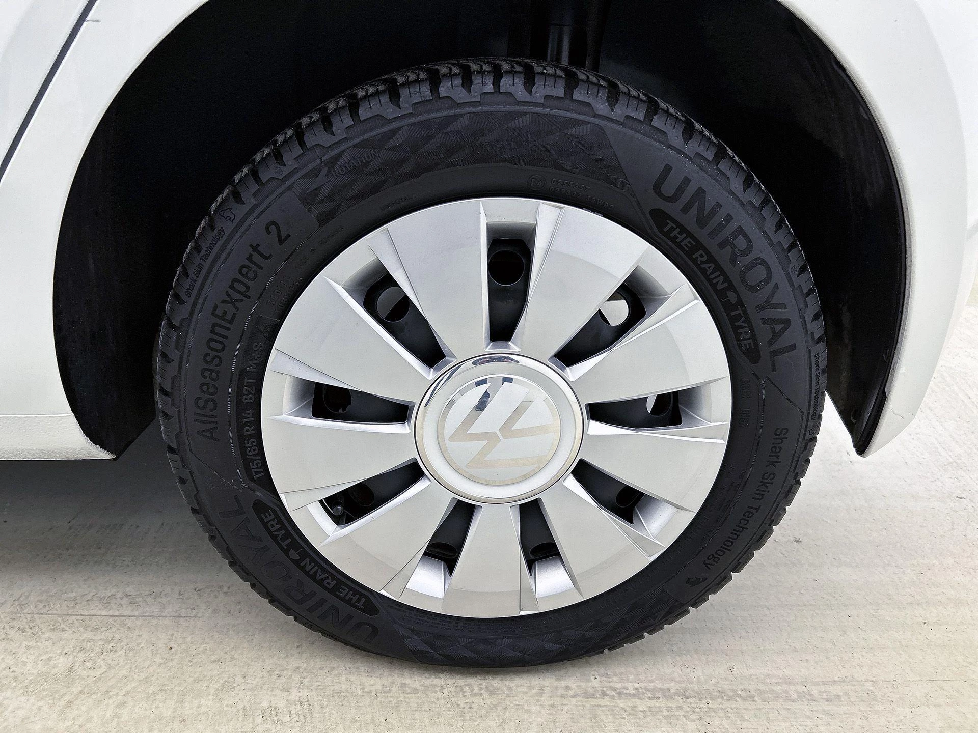 Volkswagen-up!-image-30