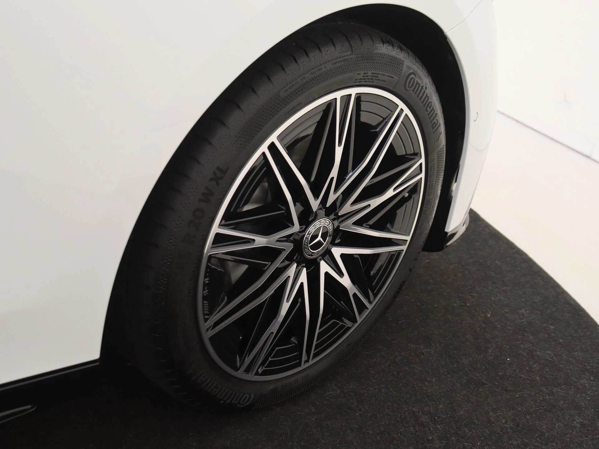 Mercedes-Benz-C-Klasse-image-28