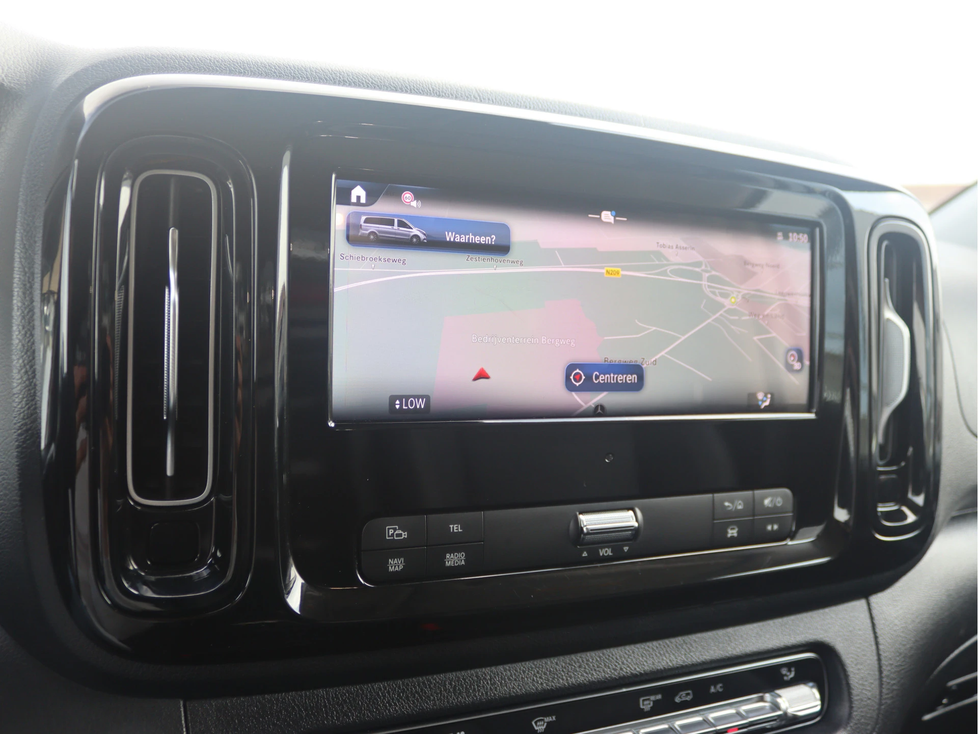 Mercedes-Benz-Vito-image-10
