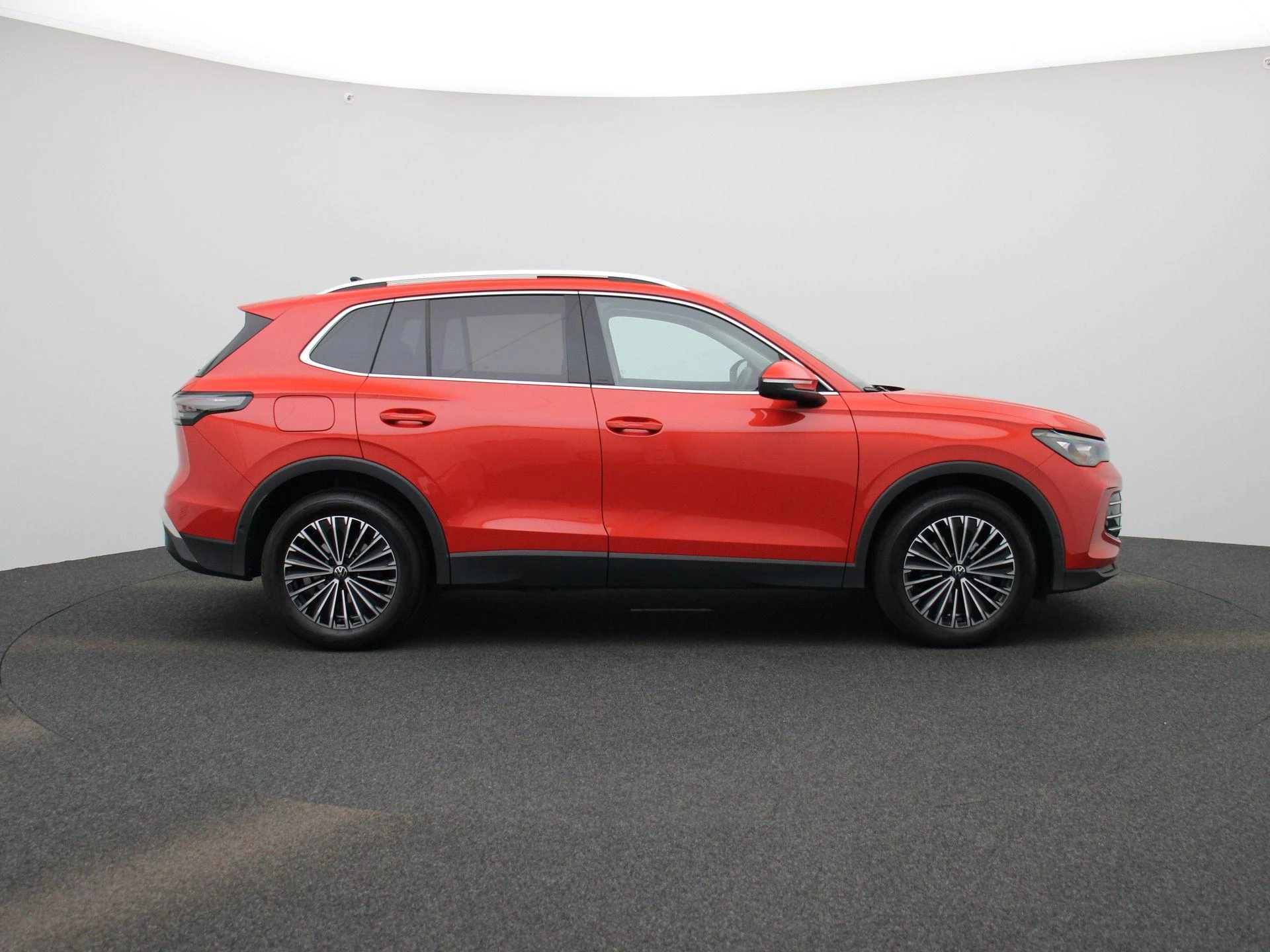 Volkswagen-Tiguan-image-5