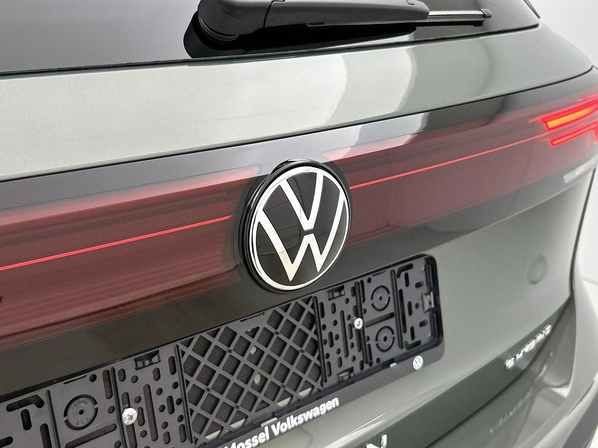 Volkswagen-Tiguan-image-10