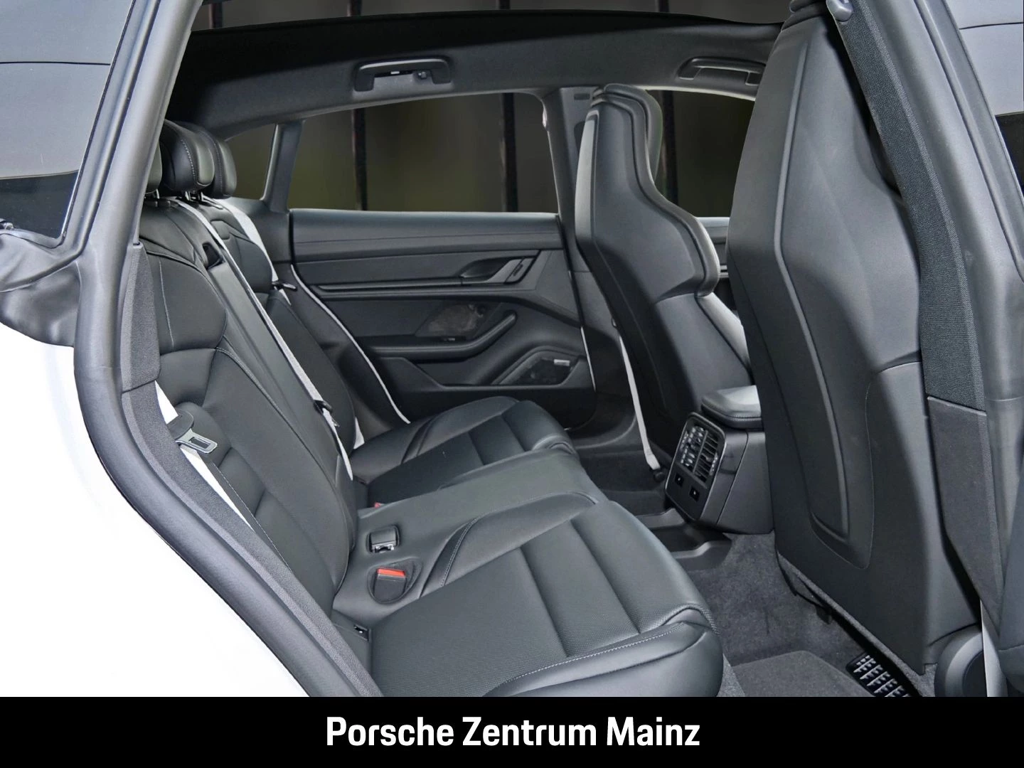 Porsche Taycan Sport Turismo Black Edition InnoDrive black edition