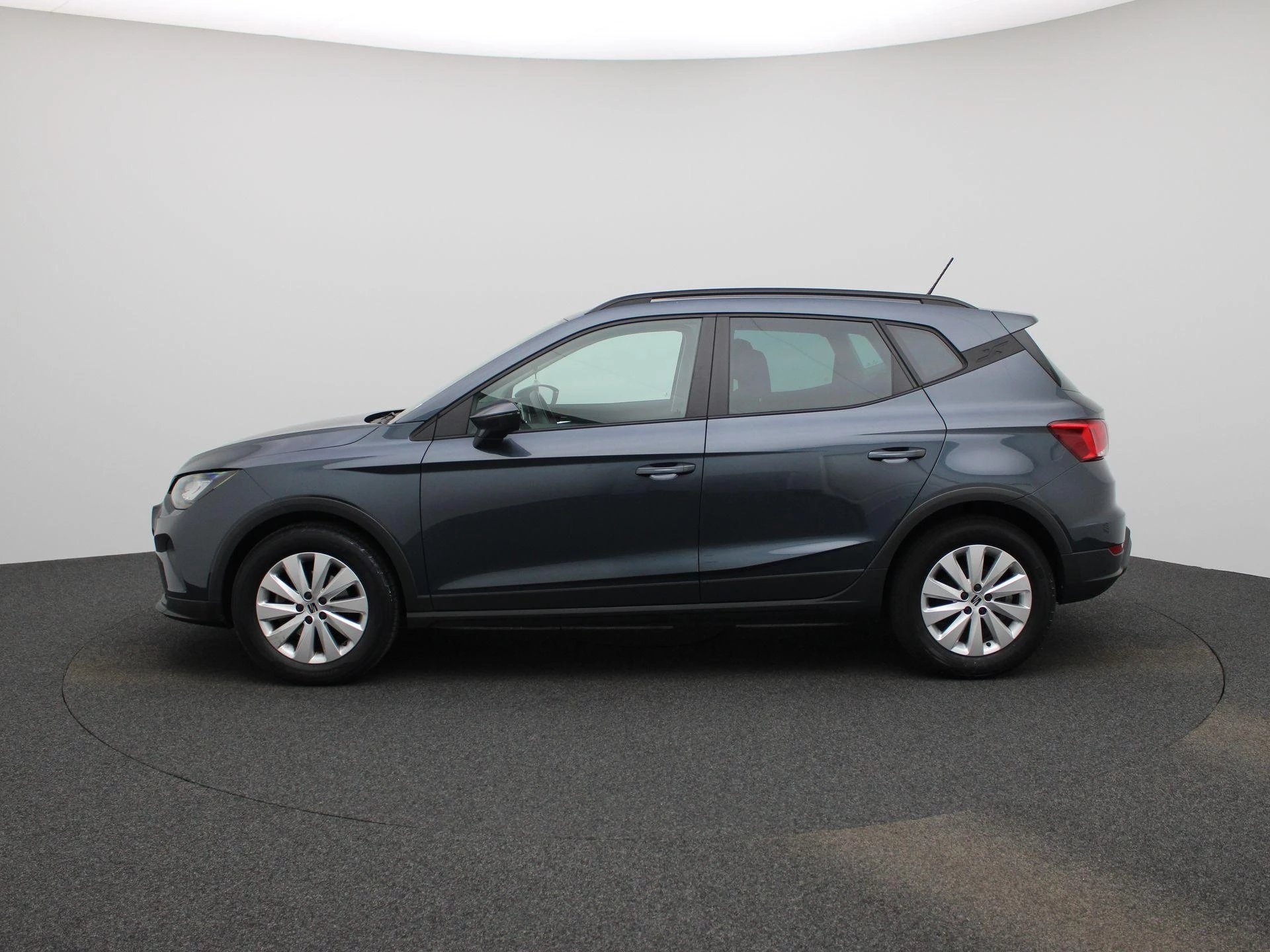 SEAT-Arona-image-3
