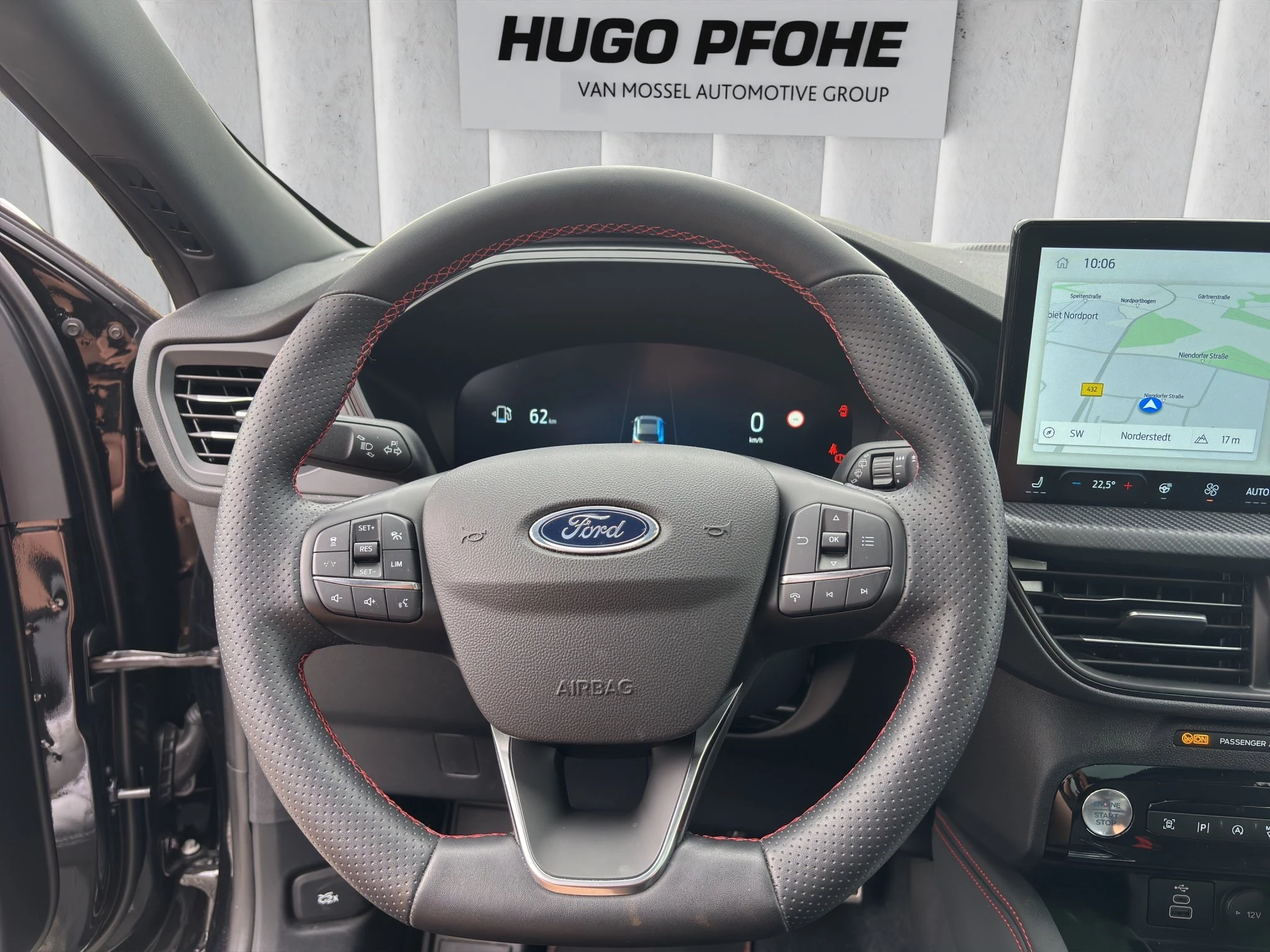 Ford Kuga ST-Line X Aut.*PANO*AHK*360GRAD*LED-MATRIX*NAVI*GRA*WINTER-PKT..