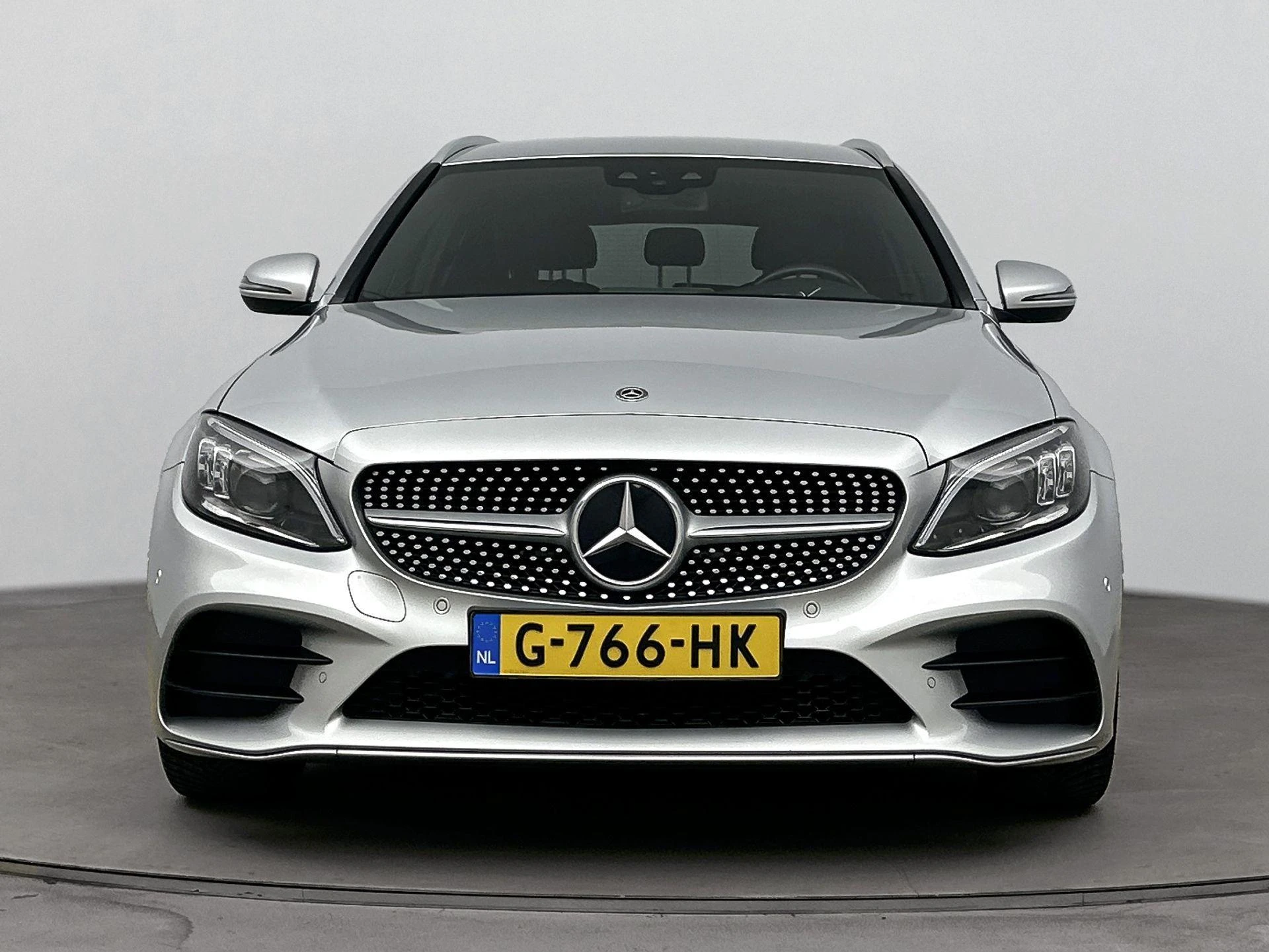 Mercedes-Benz-C-Klasse-image-4