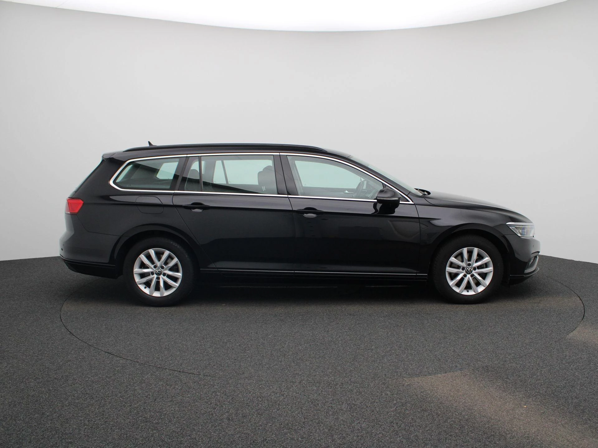 Volkswagen-Passat-image-5