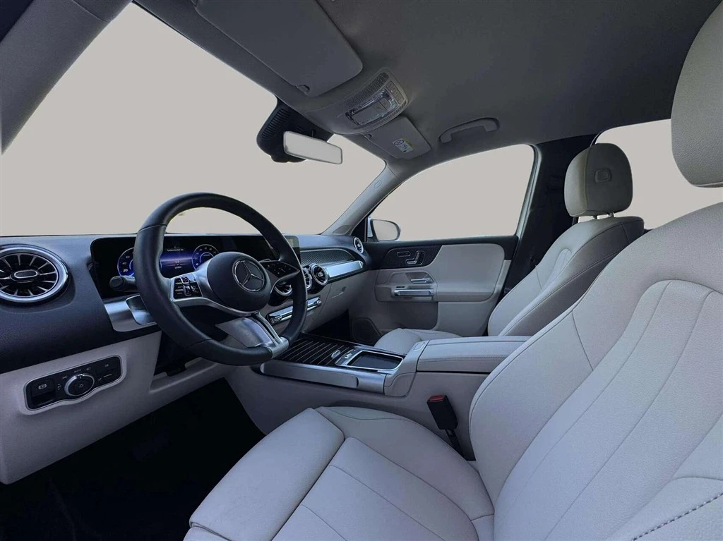 Mercedes-Benz-EQB-image-9