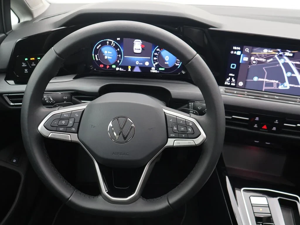 Volkswagen-Golf-image-16