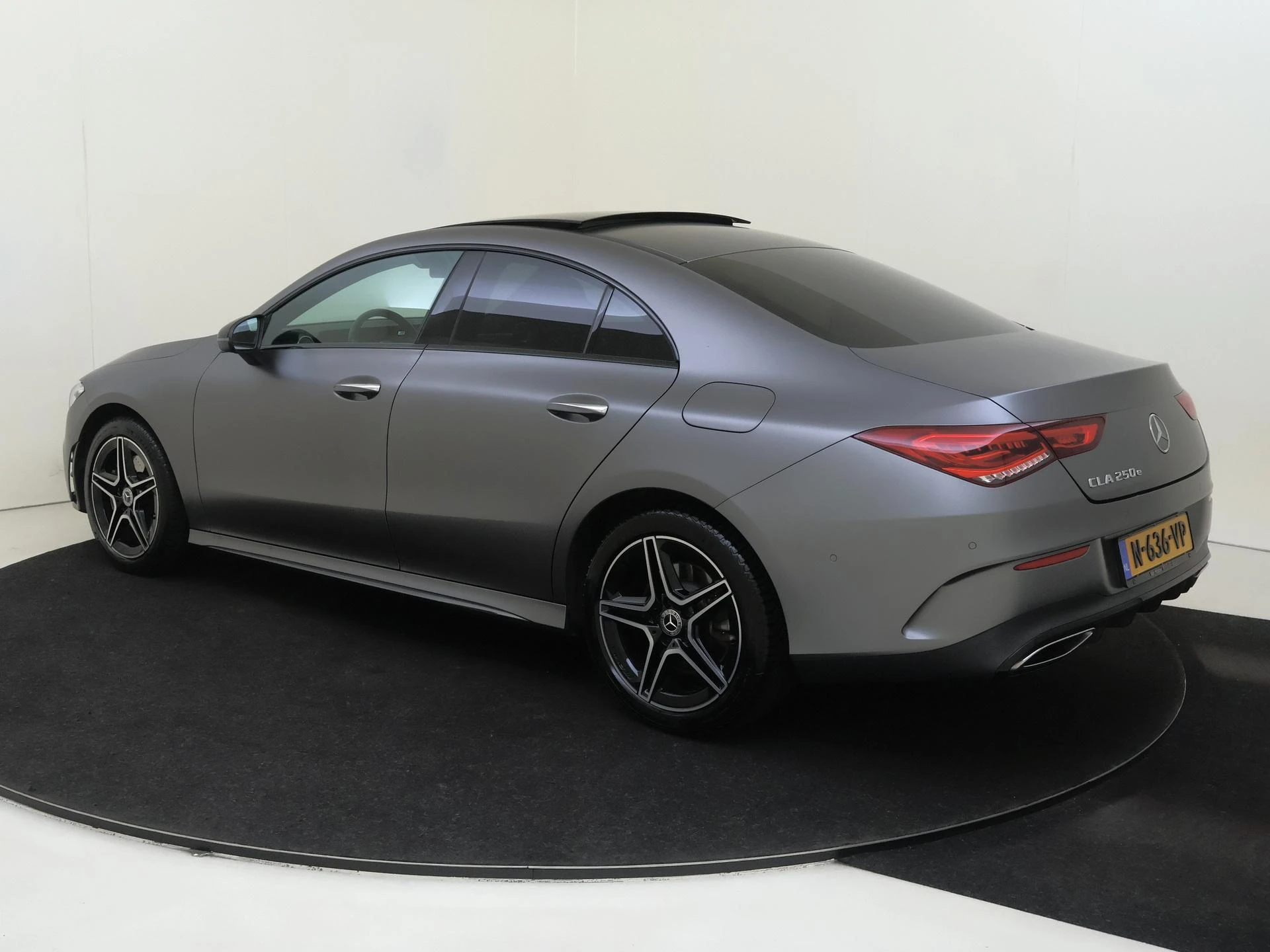 Mercedes-Benz-CLA-image-2