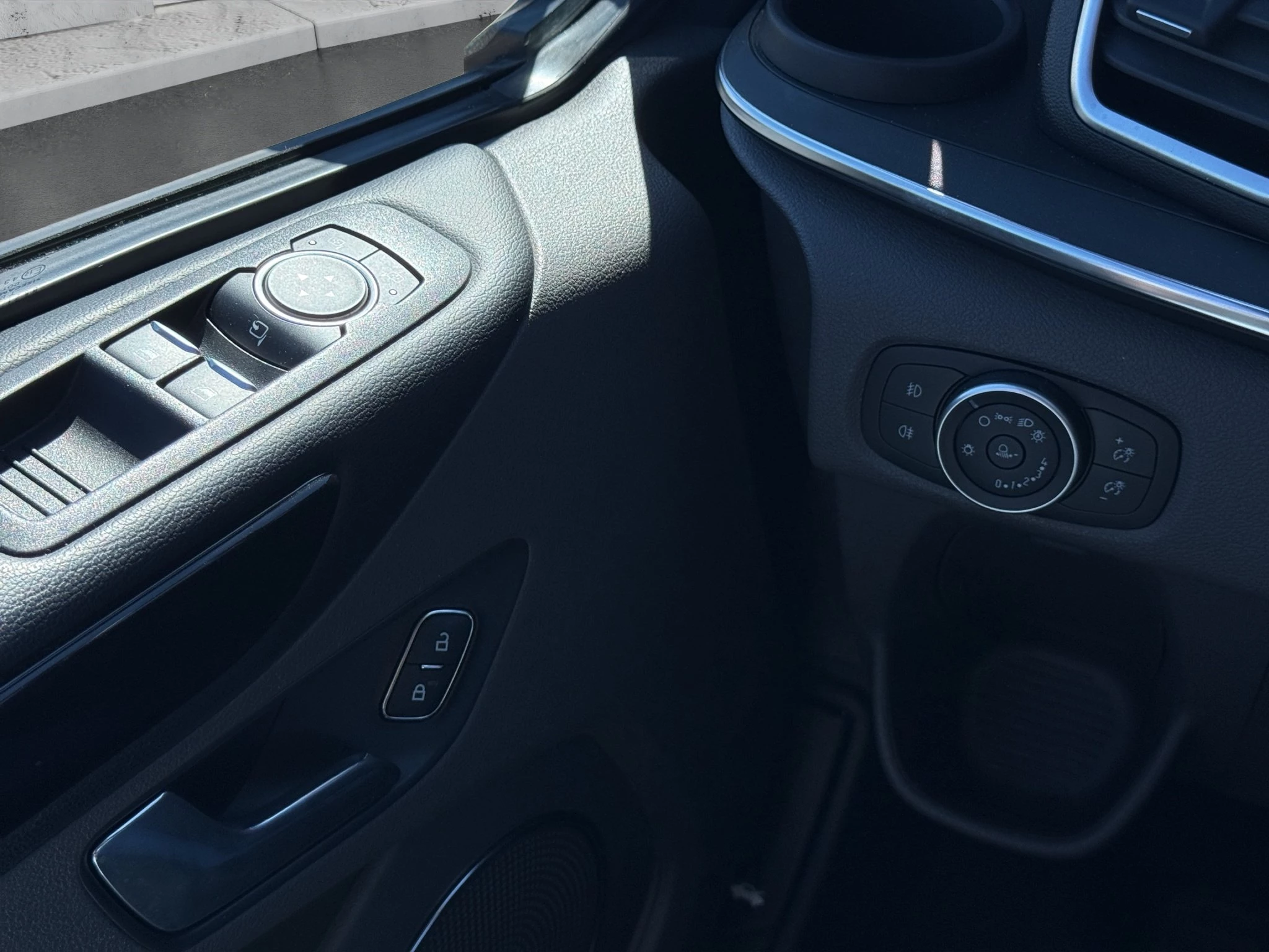 Ford-Tourneo Custom-image-15