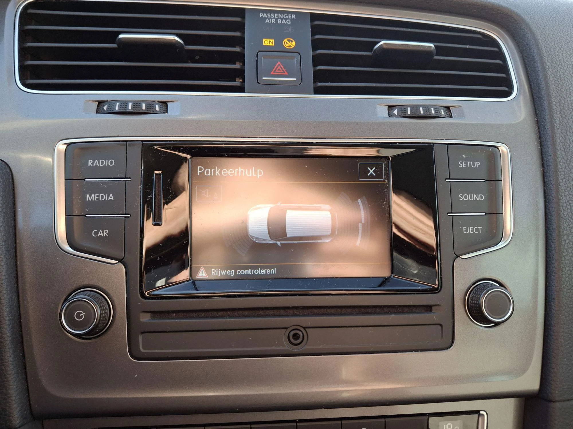 Volkswagen-Golf-image-4