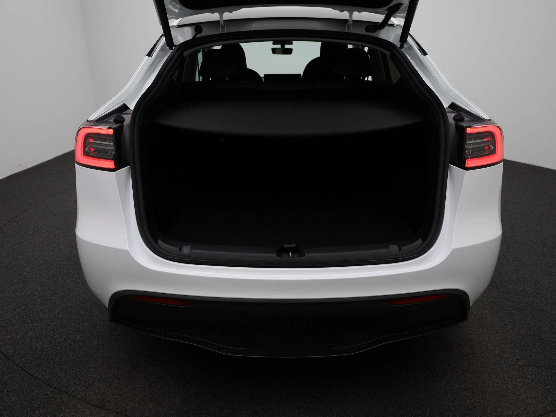 Tesla-Model Y-image-12