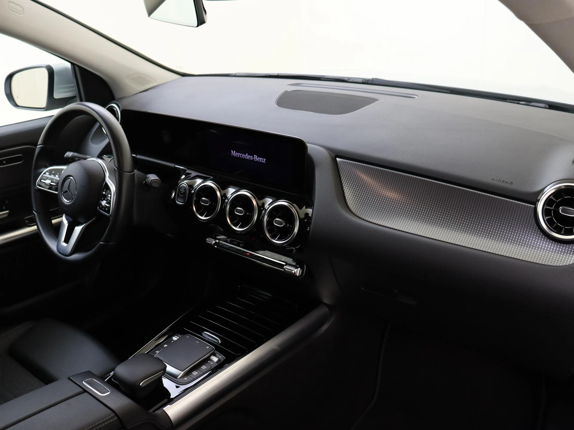 Mercedes-Benz-GLA-image-3