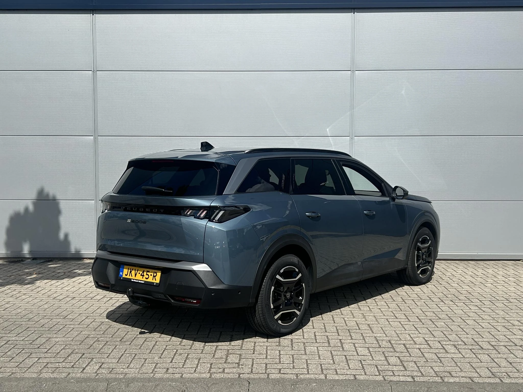 Peugeot-e-5008-image-5