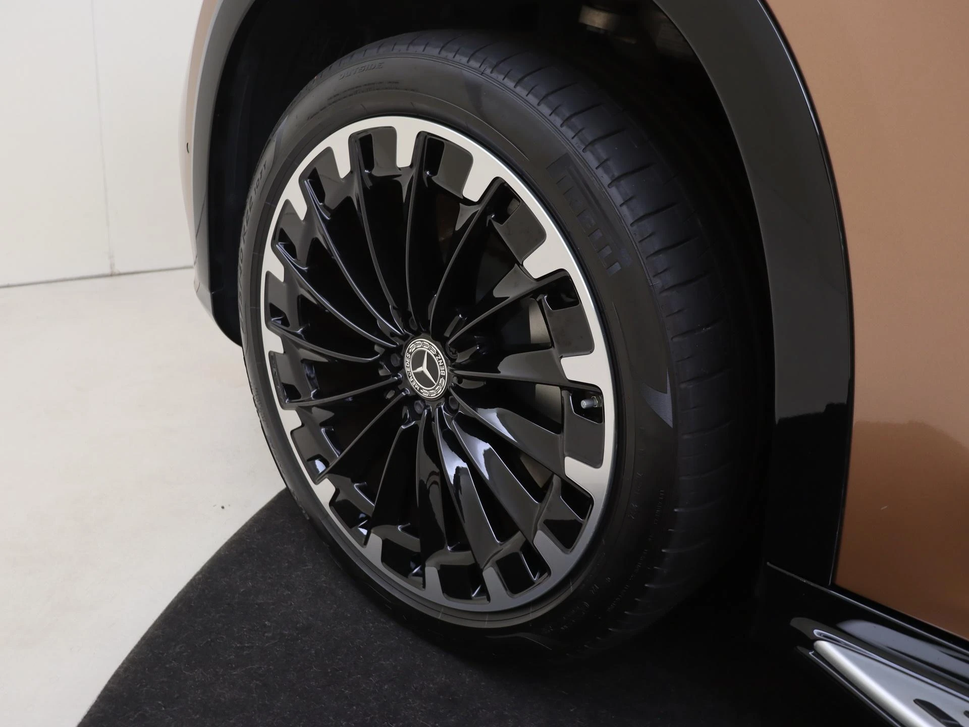 Mercedes-Benz-EQS-image-32