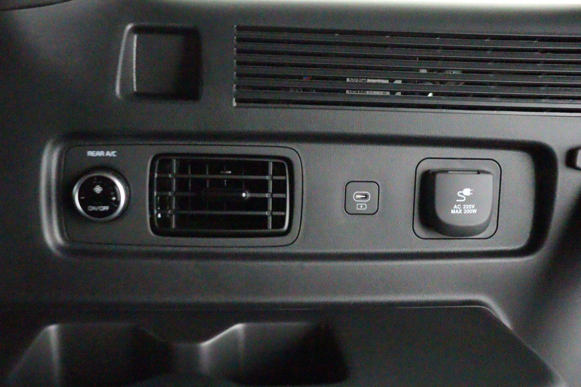 Hyundai-Santa Fe-image-39