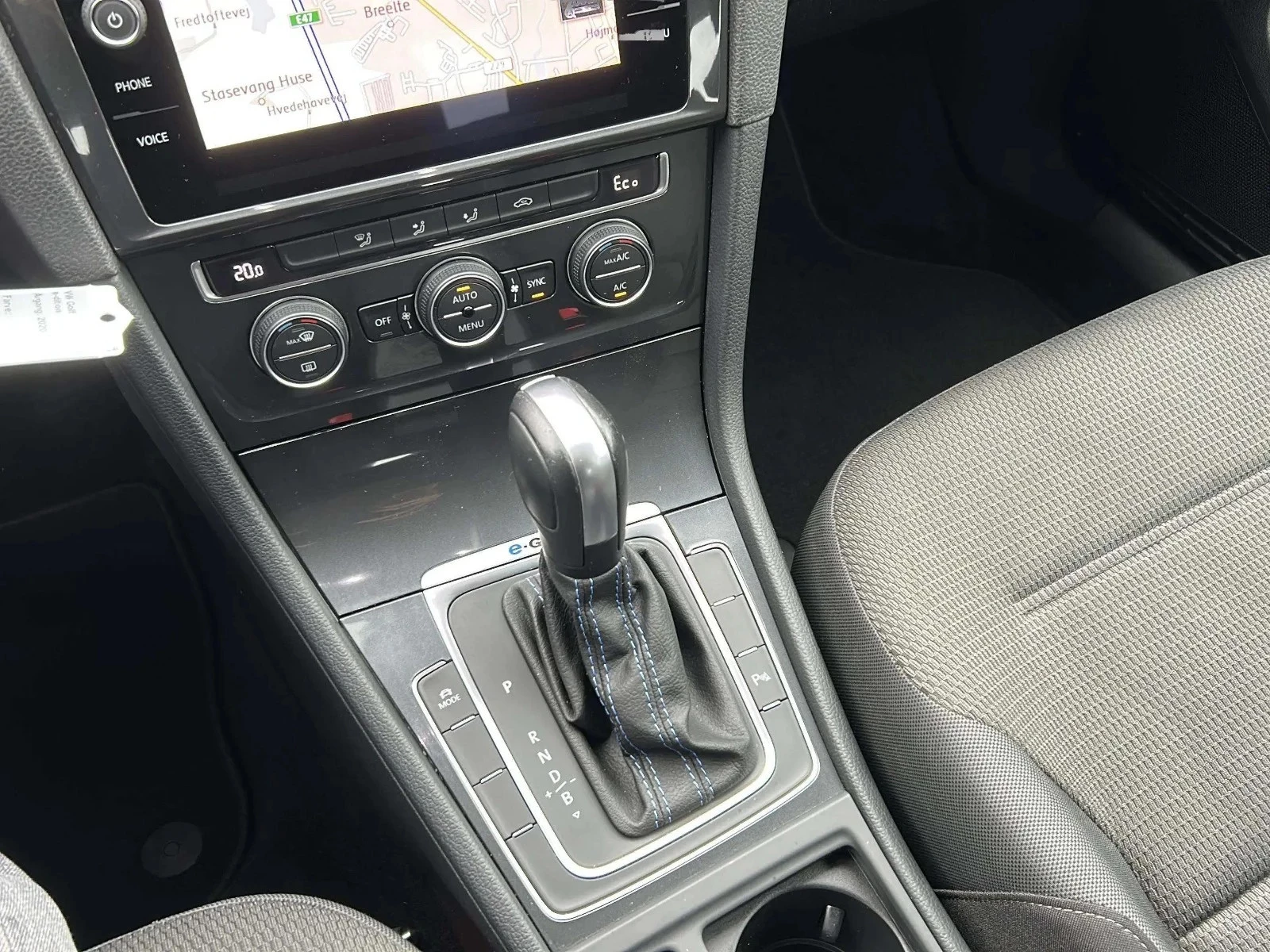 Volkswagen-e-Golf-image-11