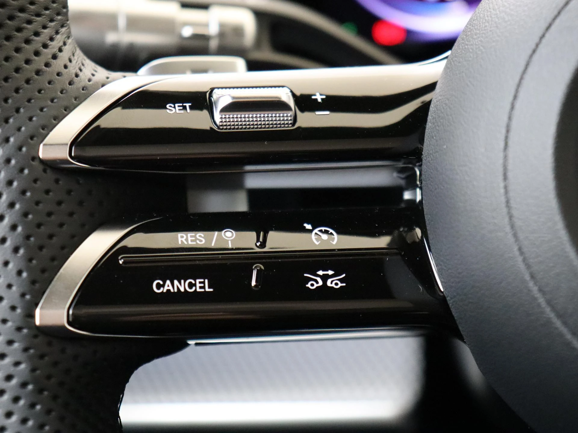 Mercedes-Benz-GLC-image-11