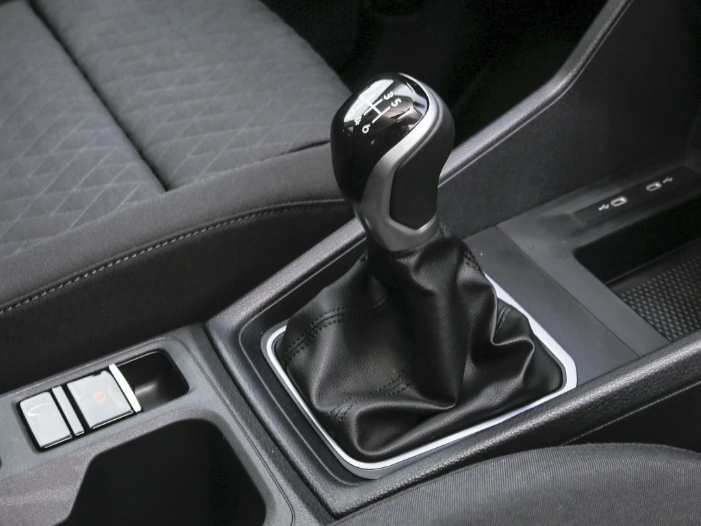 Volkswagen-Caddy-image-7