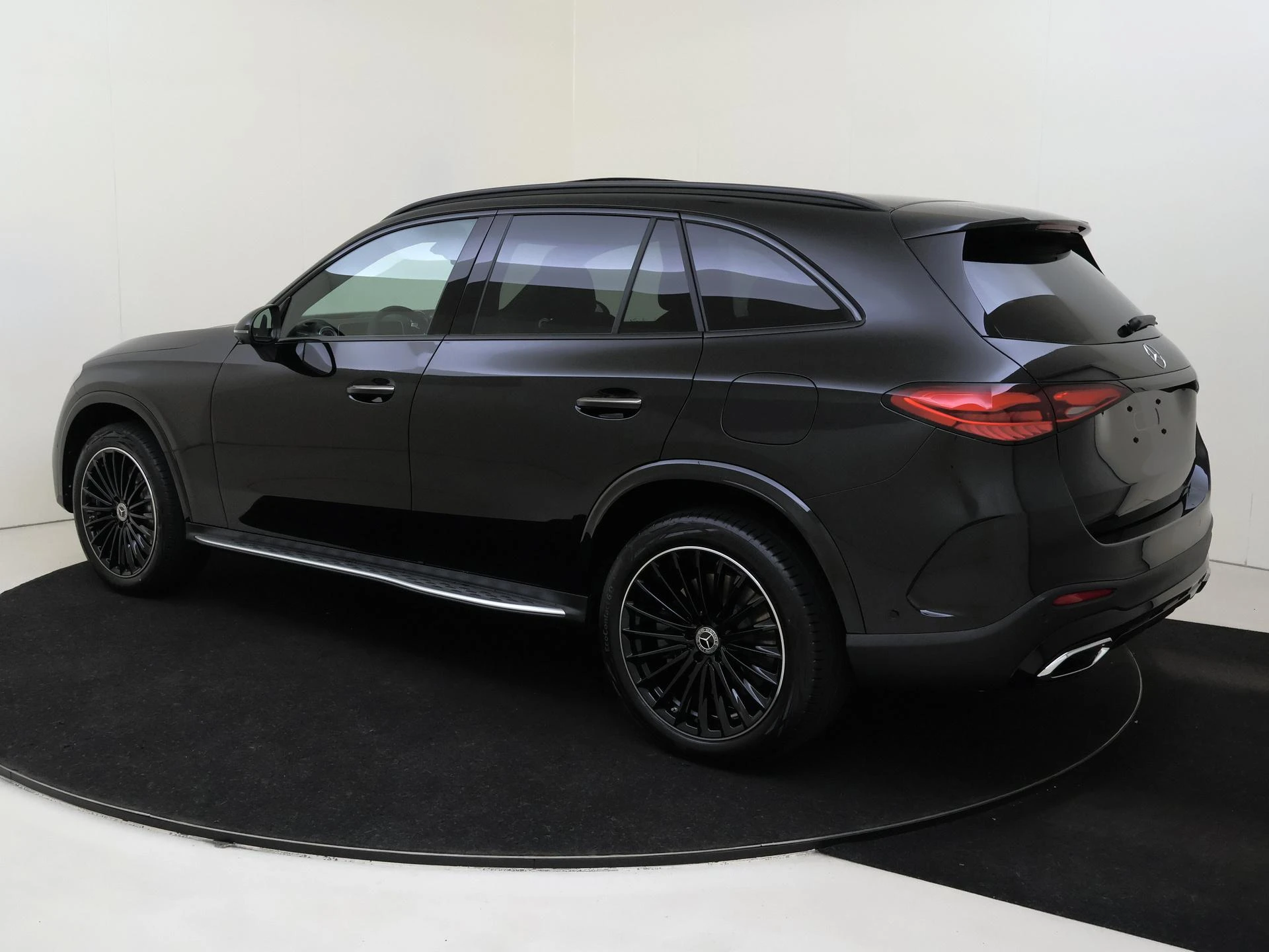 Mercedes-Benz-GLC-image-2