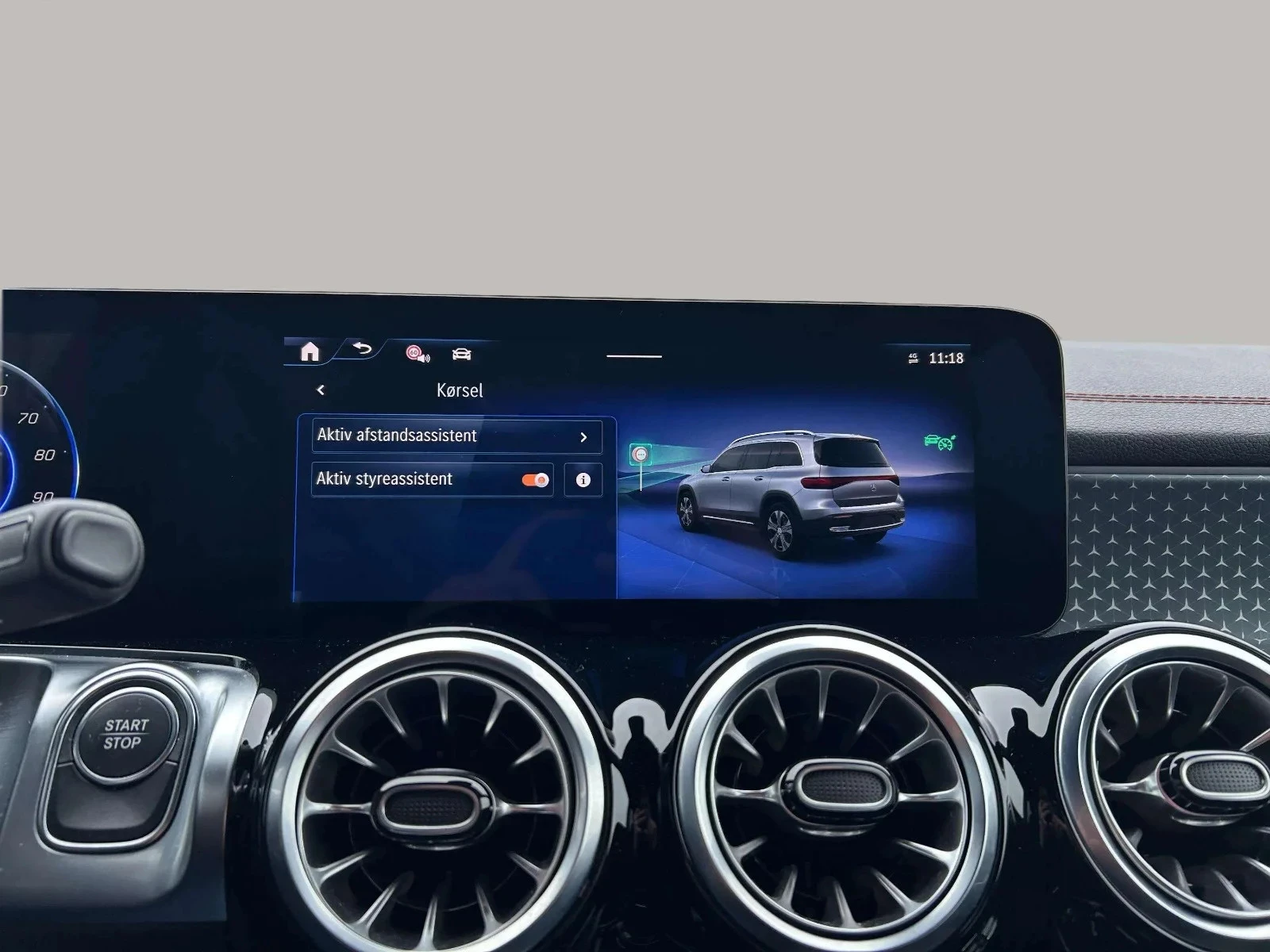 Mercedes-Benz-EQB-image-18