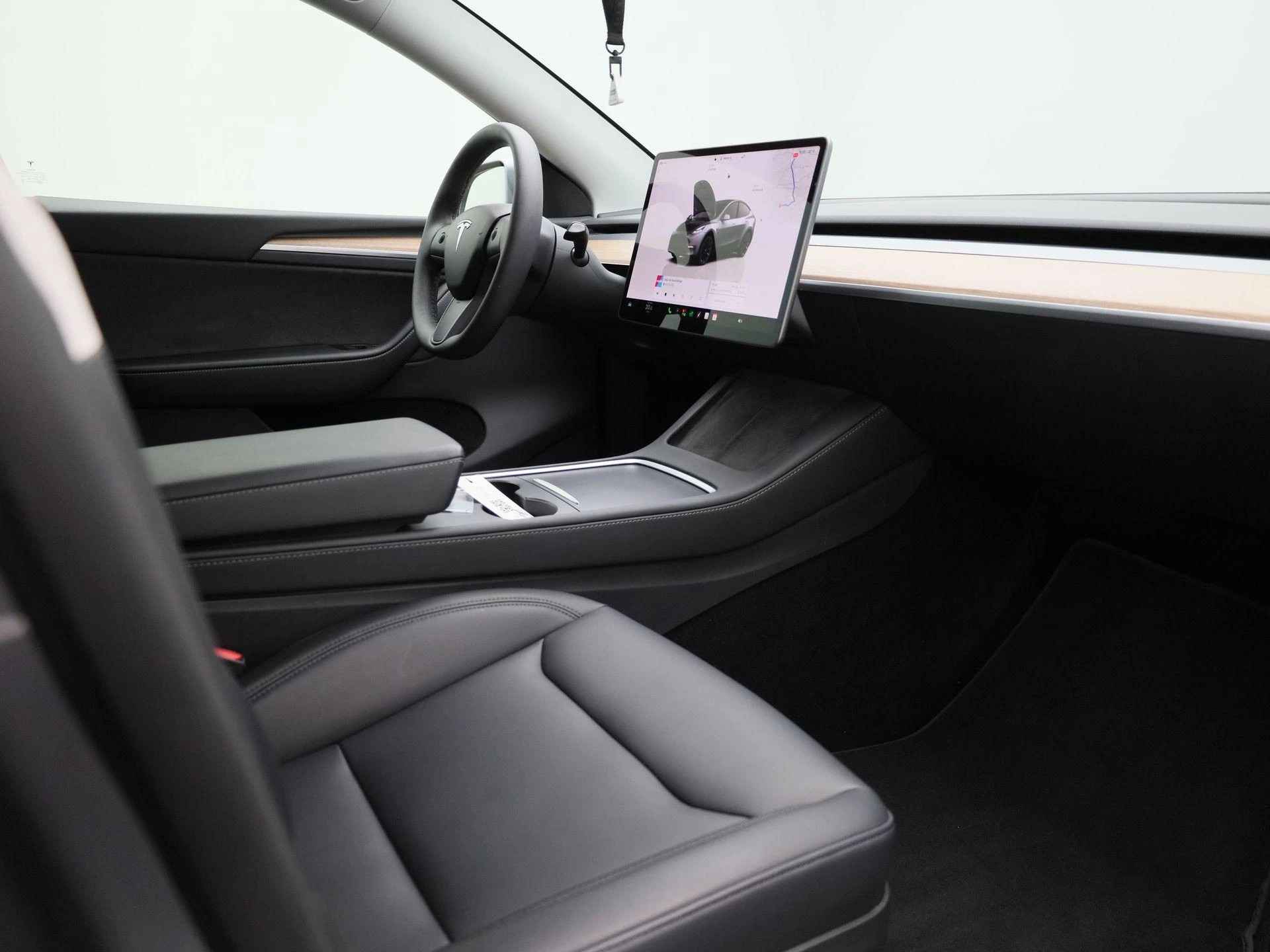 Tesla-Model Y-image-28