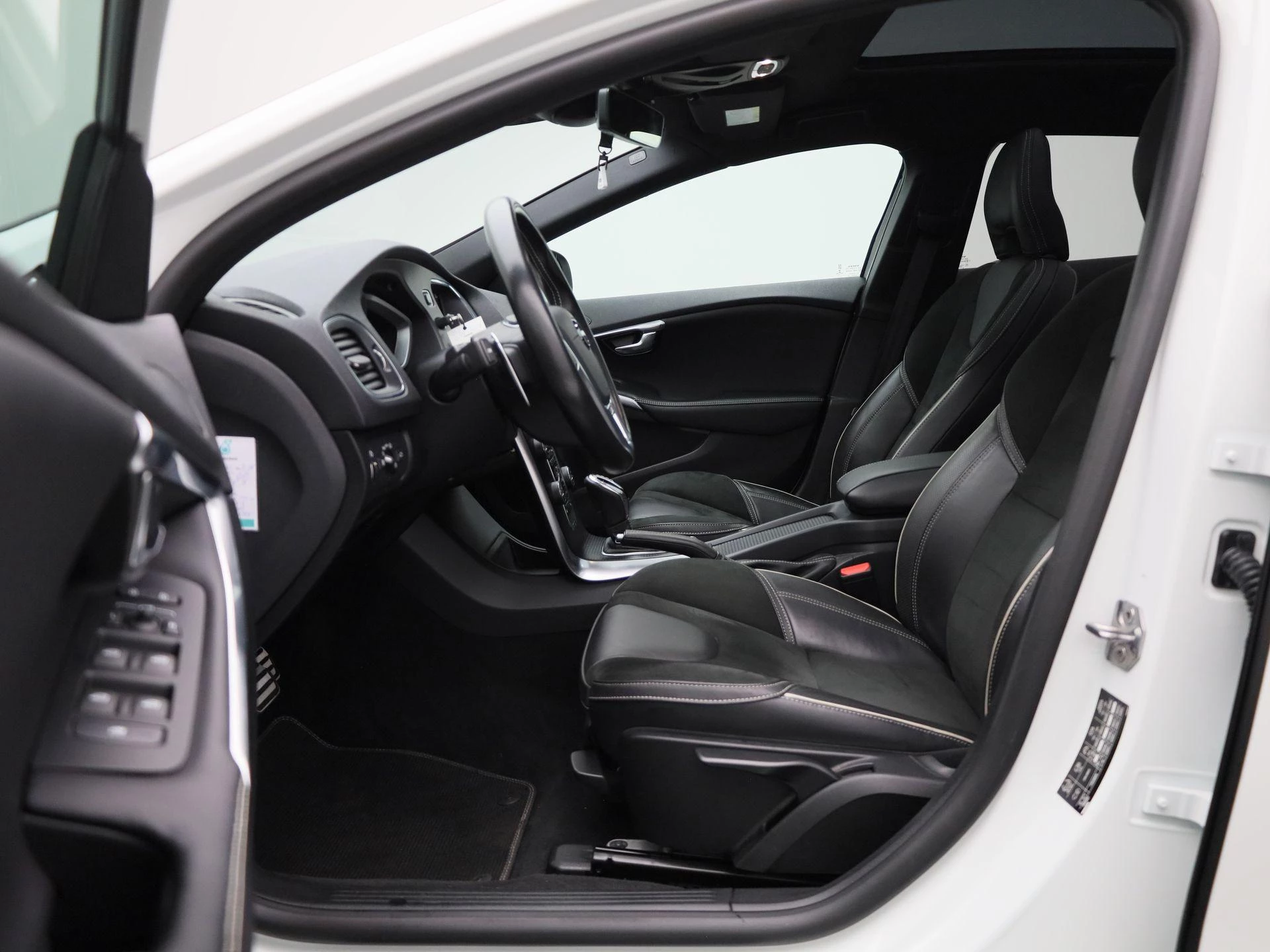 Volvo-V40-image-10