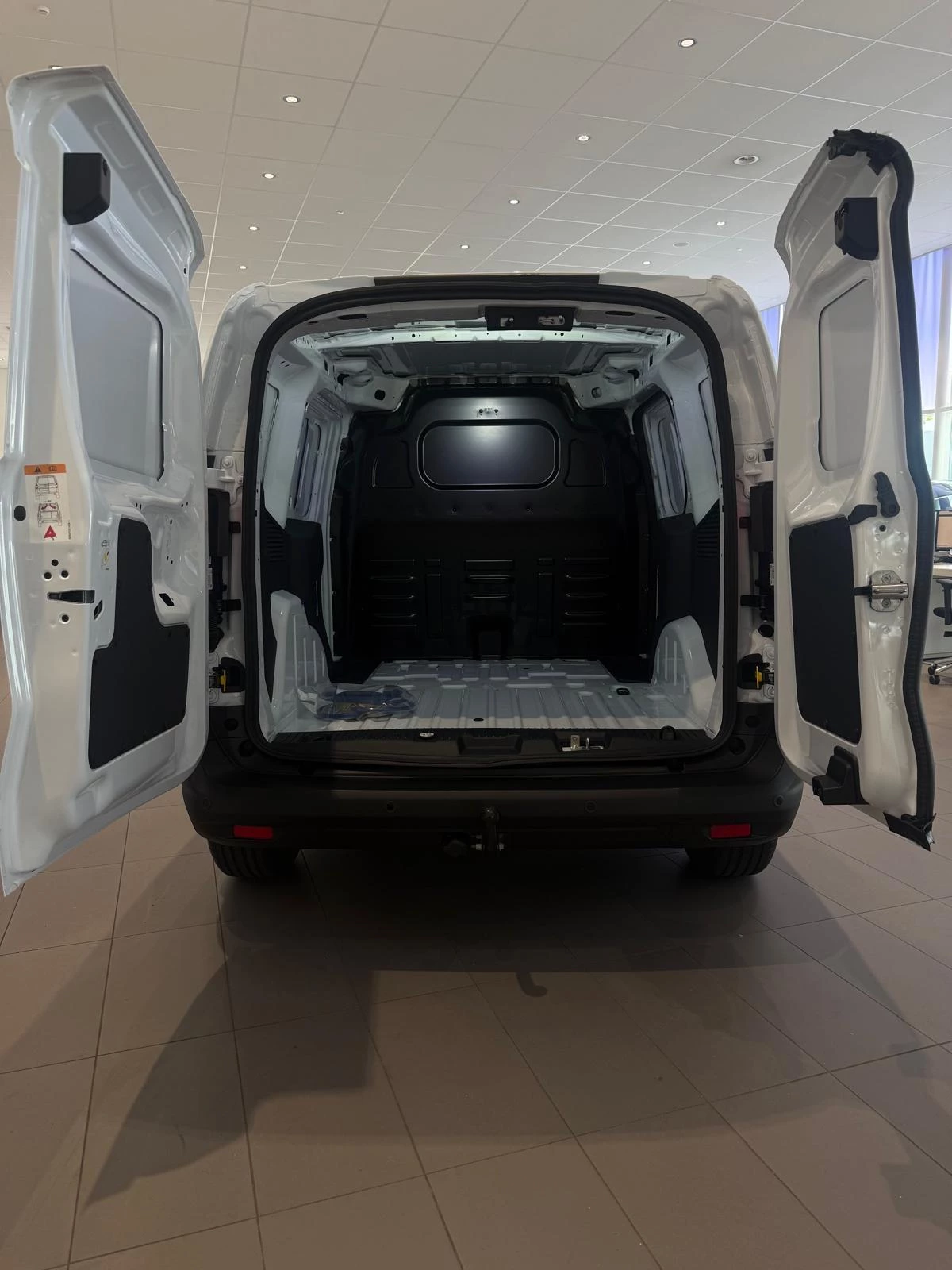 Ford E-Transit Courier