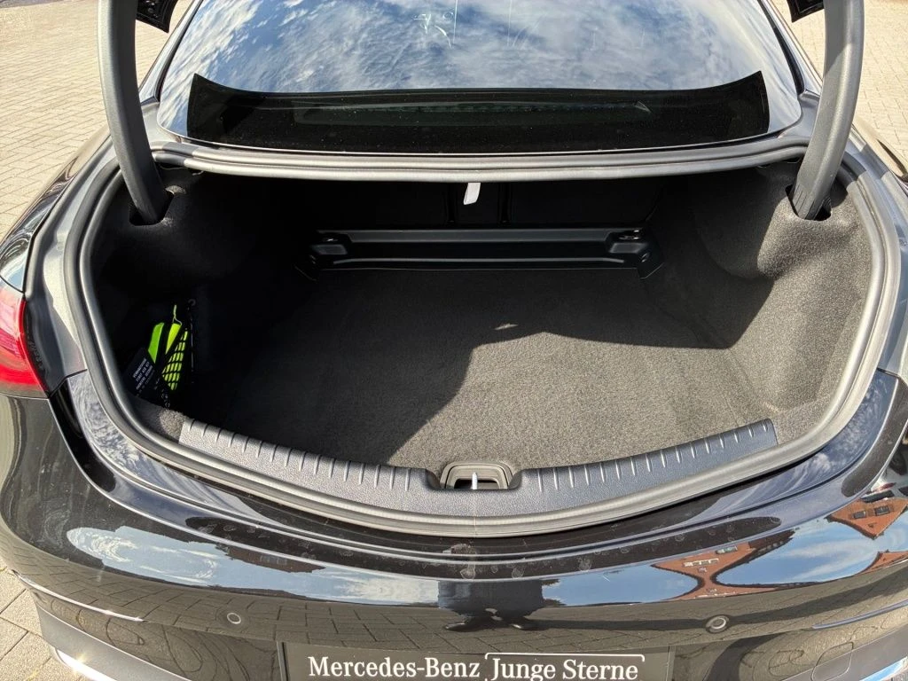Mercedes-Benz-CLE 200-image-13