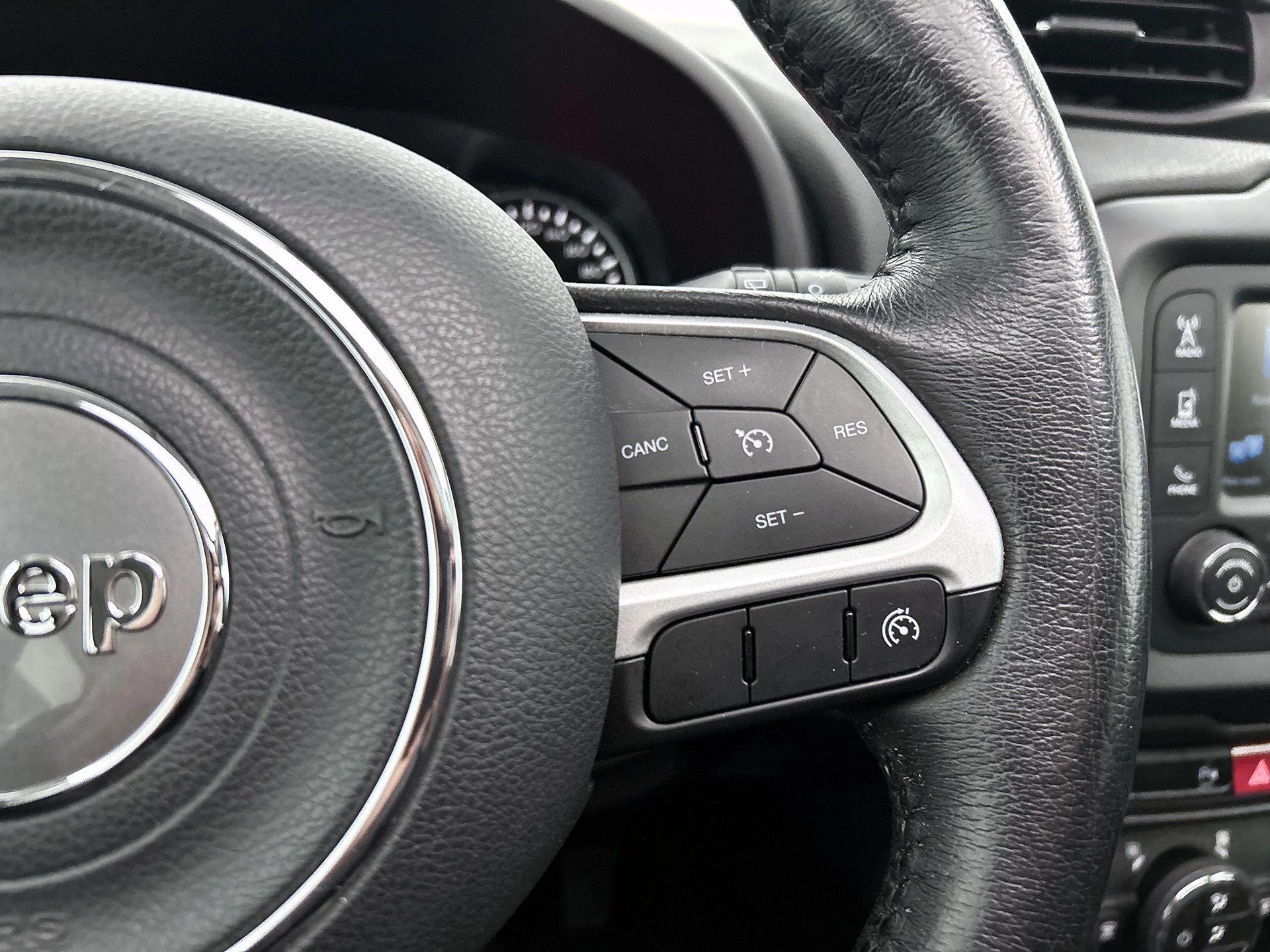 Jeep-Renegade-image-5