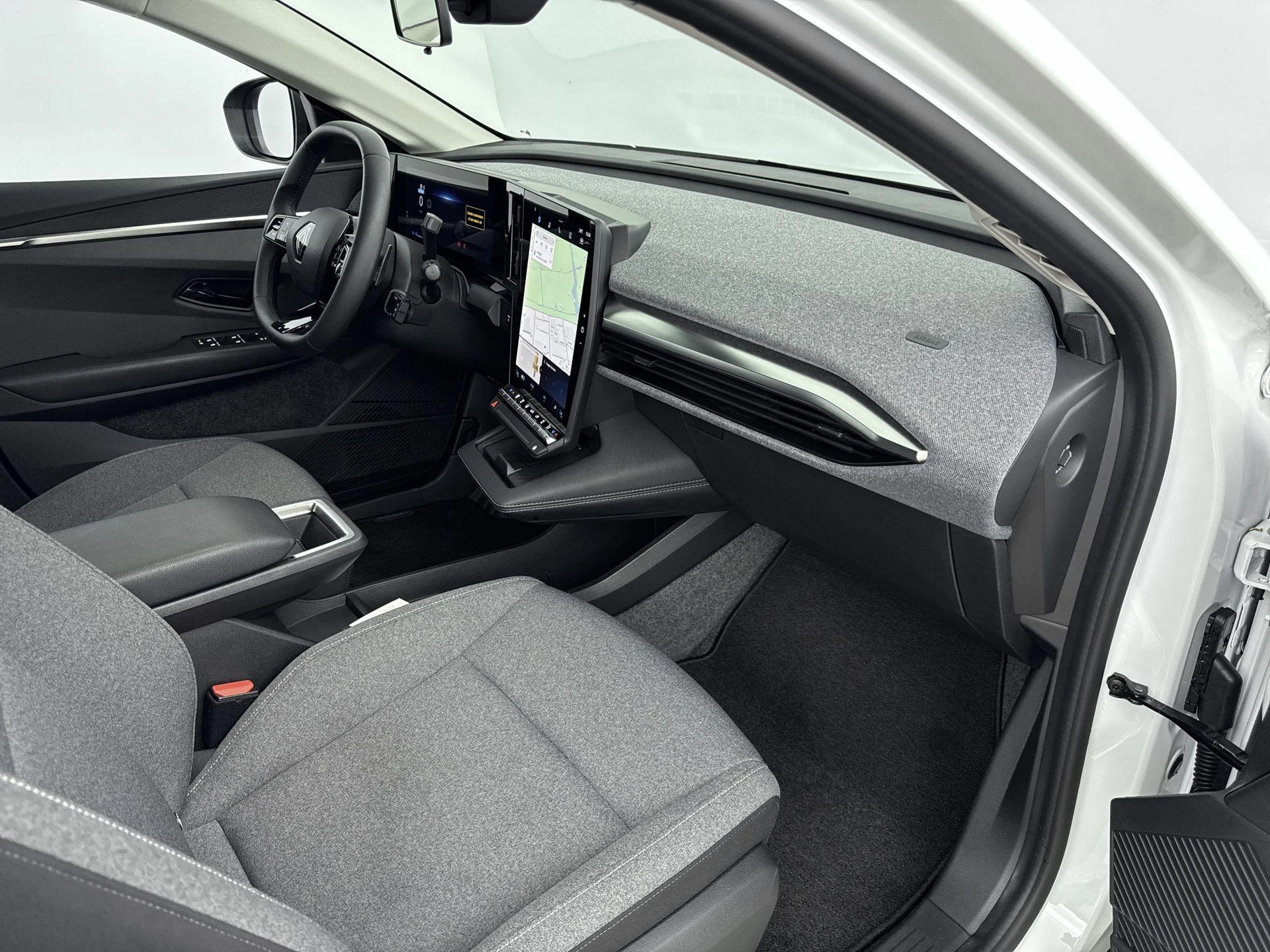 Renault-Megane E-Tech-image-17
