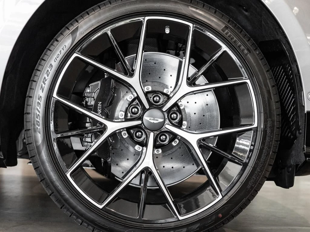 Aston Martin-DBX-image-4