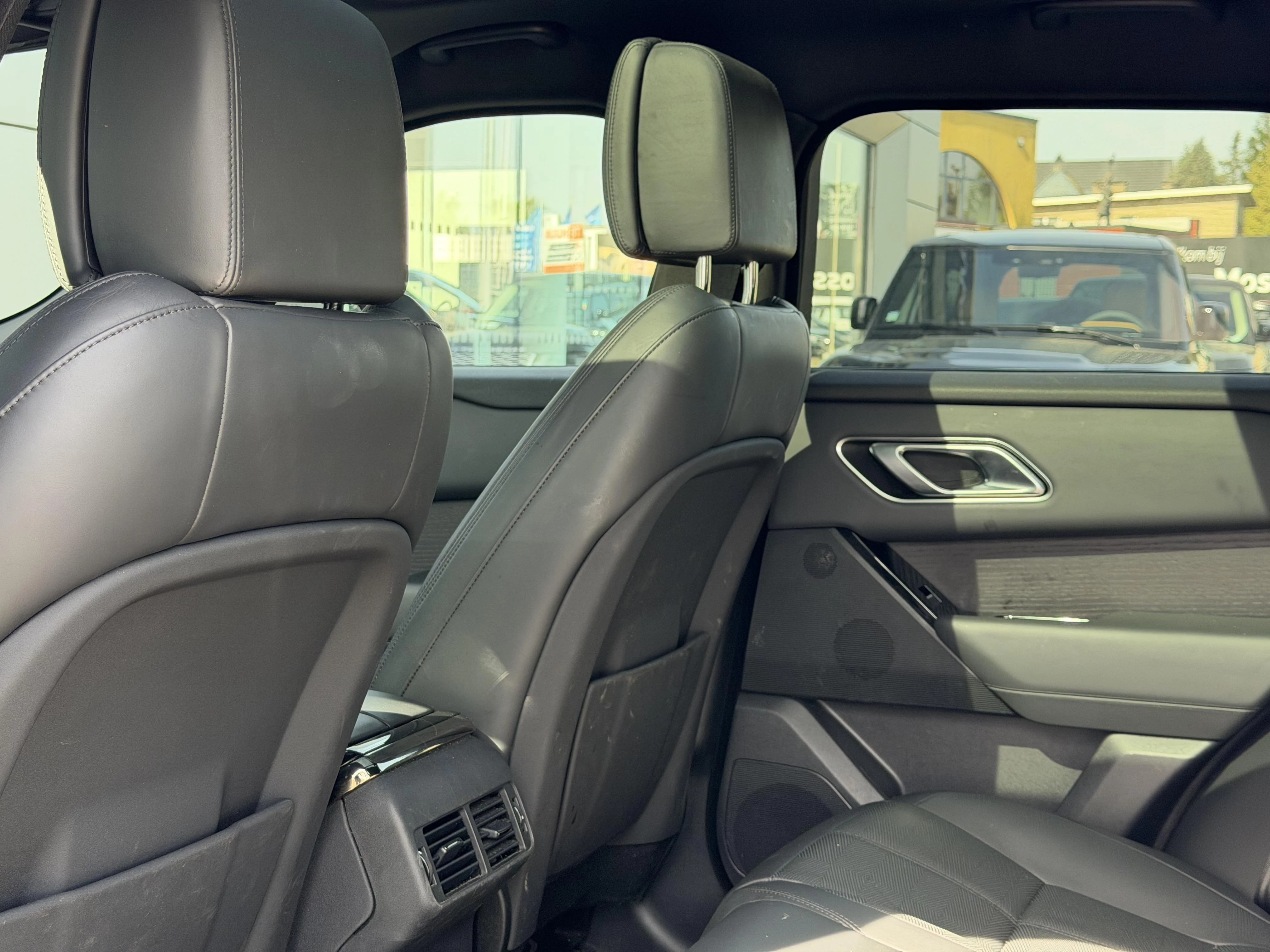 Land Rover-Range Rover Velar-image-13