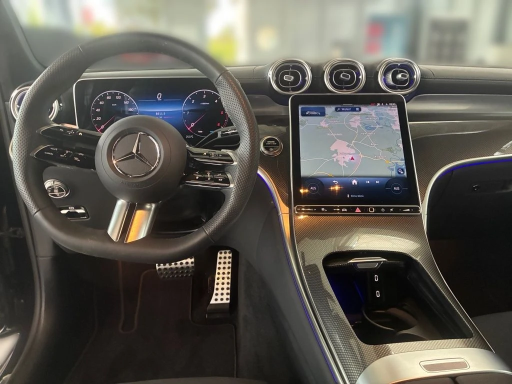Mercedes-Benz-GLC 300 d-image-11
