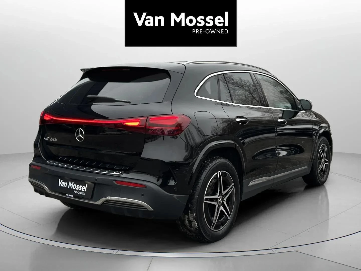 Mercedes-Benz-EQA-image-4