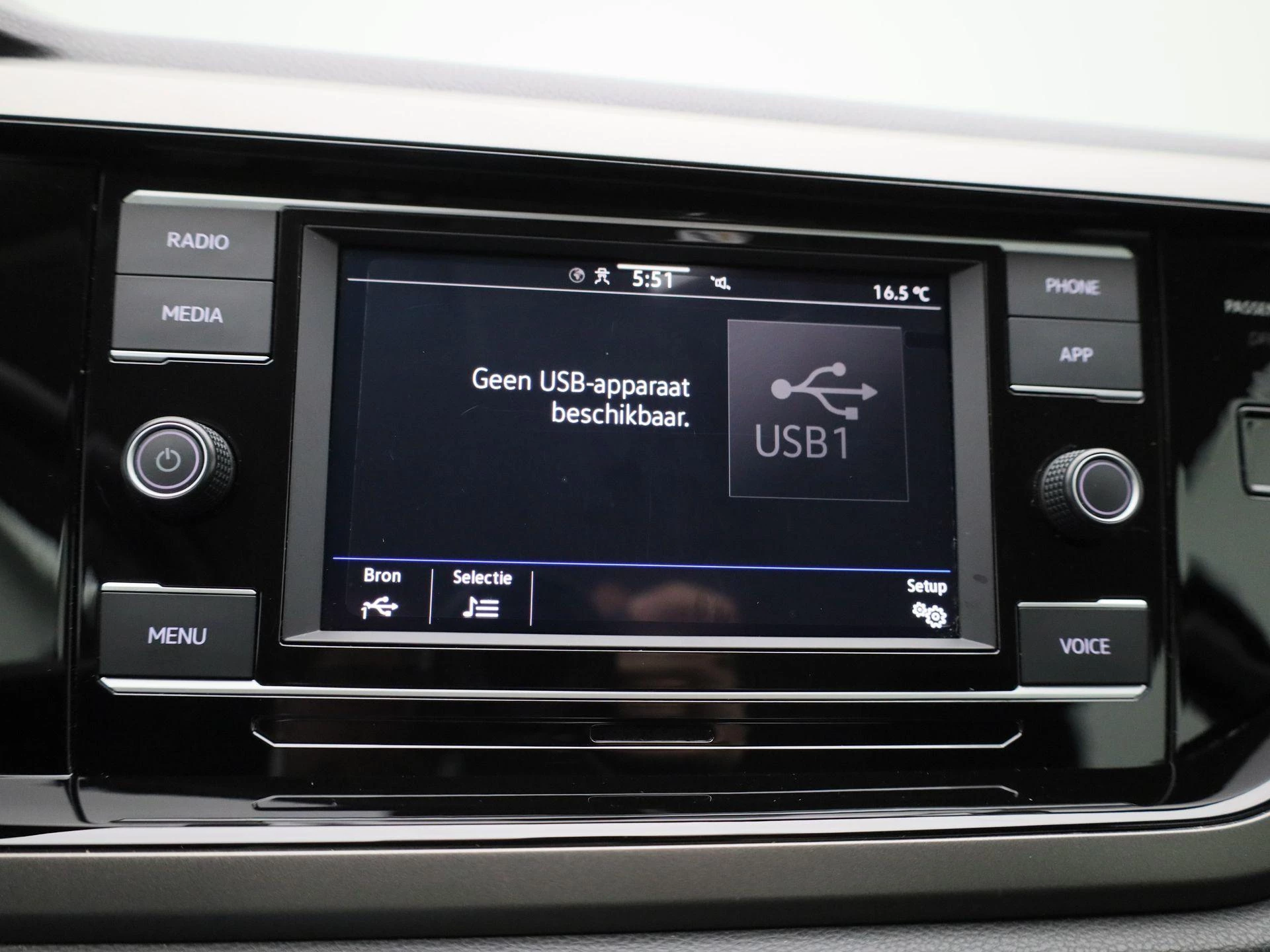 Volkswagen-Polo-image-17