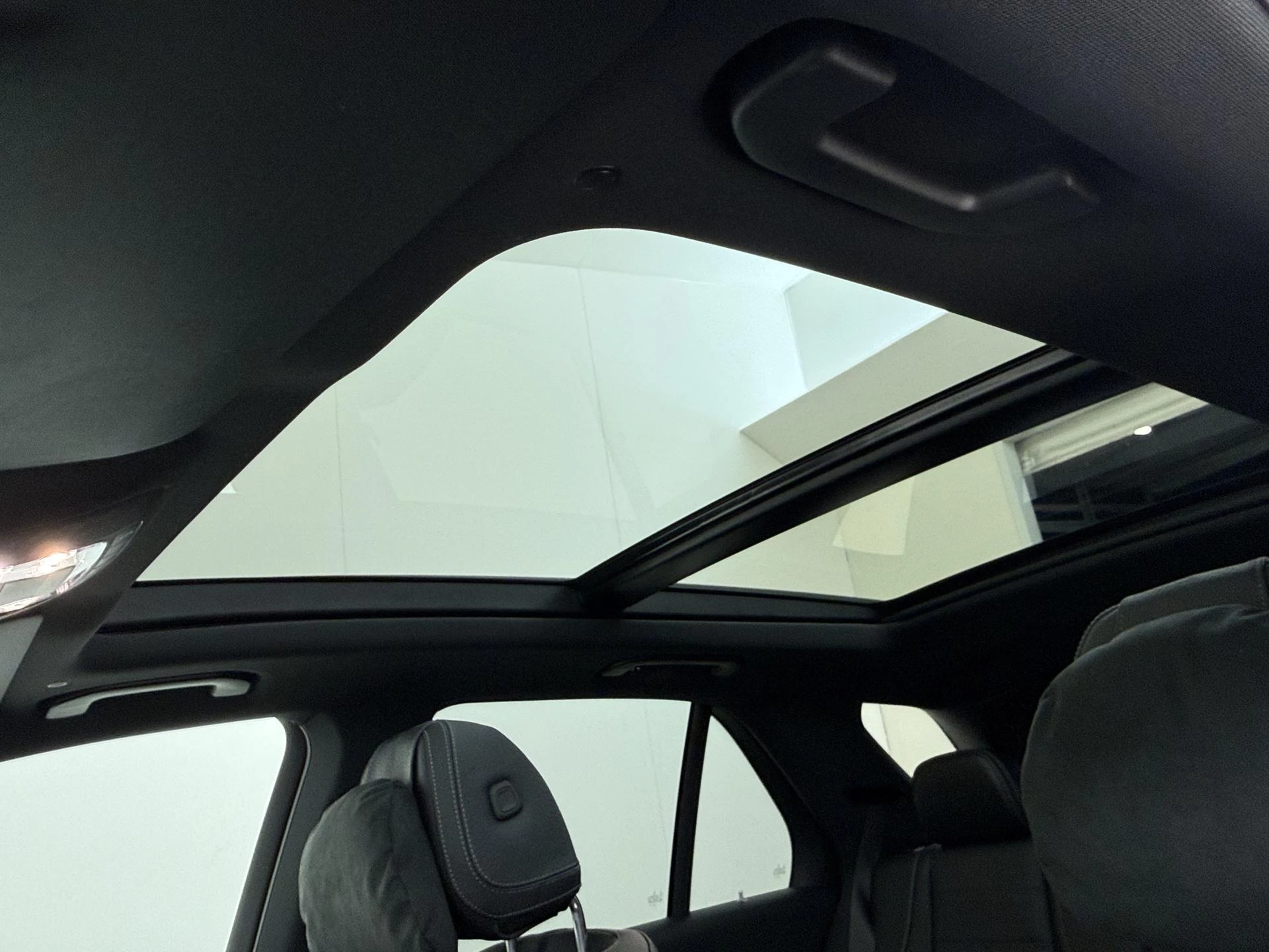 Mercedes-Benz-GLE-image-32