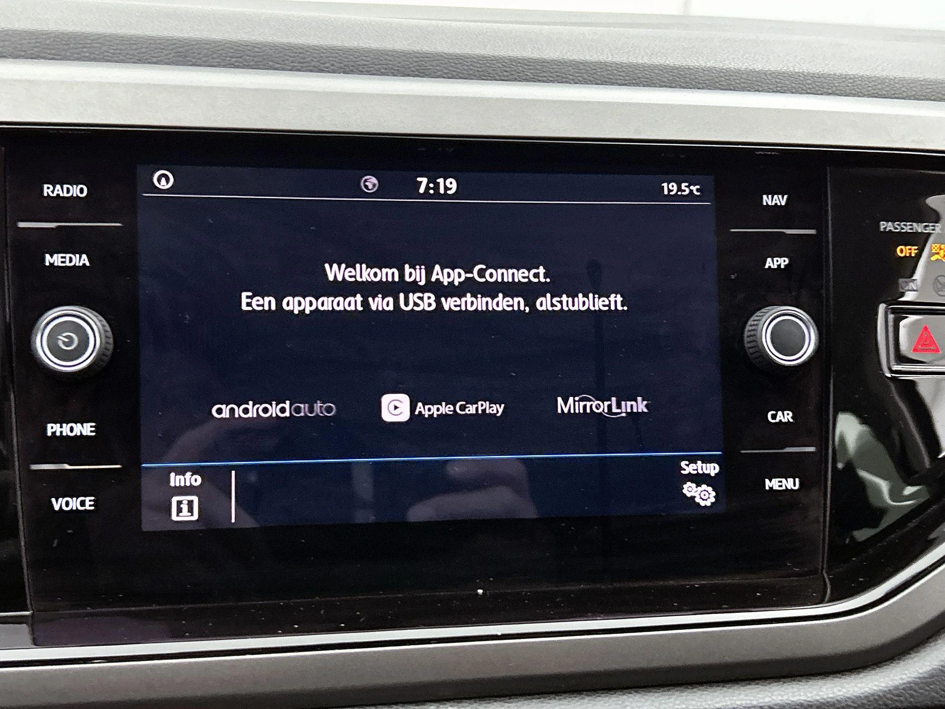 Volkswagen-Polo-image-15