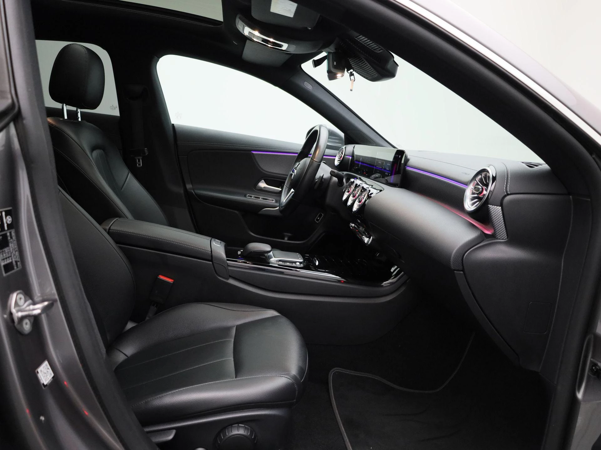 Mercedes-Benz-CLA-image-45