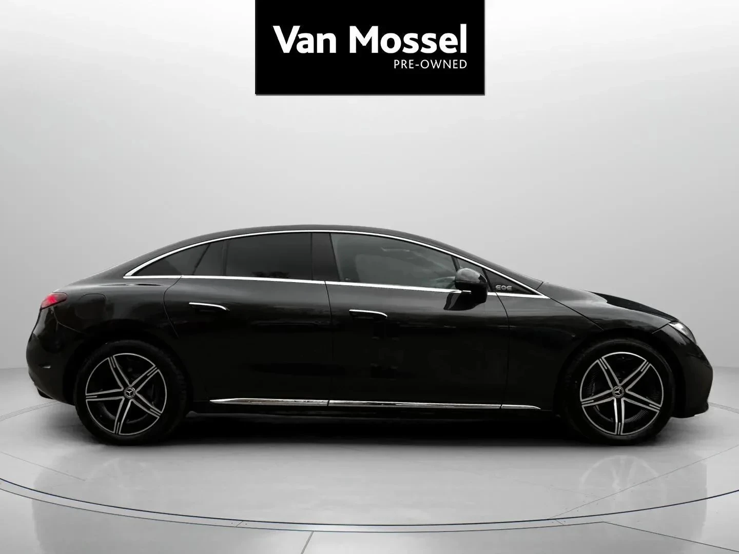 Mercedes-Benz-EQE-image-3