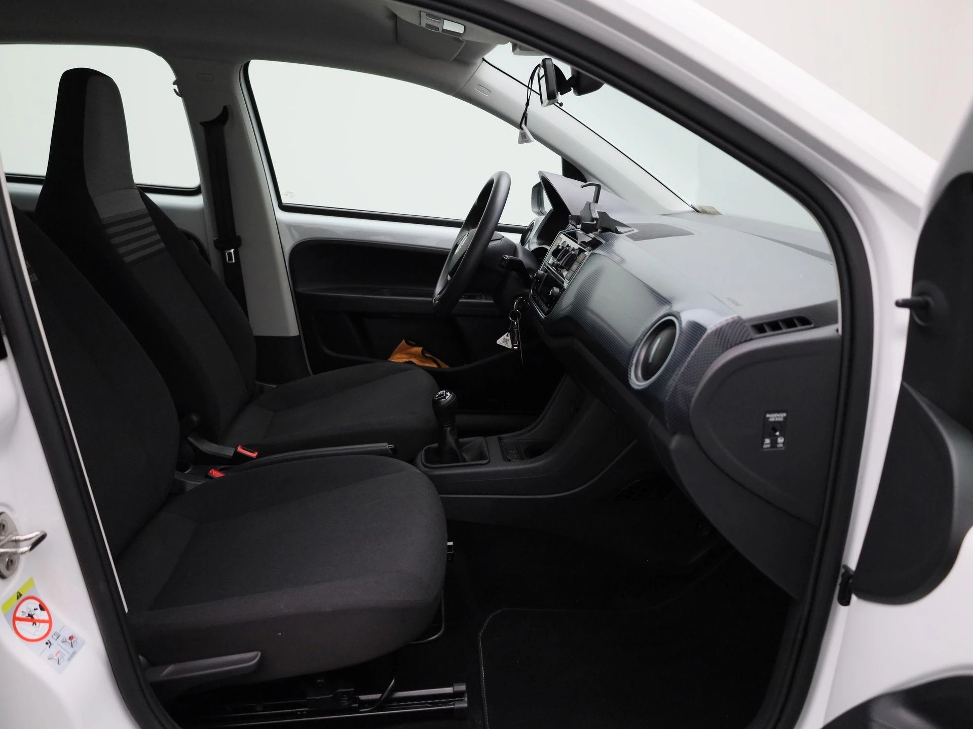 Volkswagen-up!-image-24