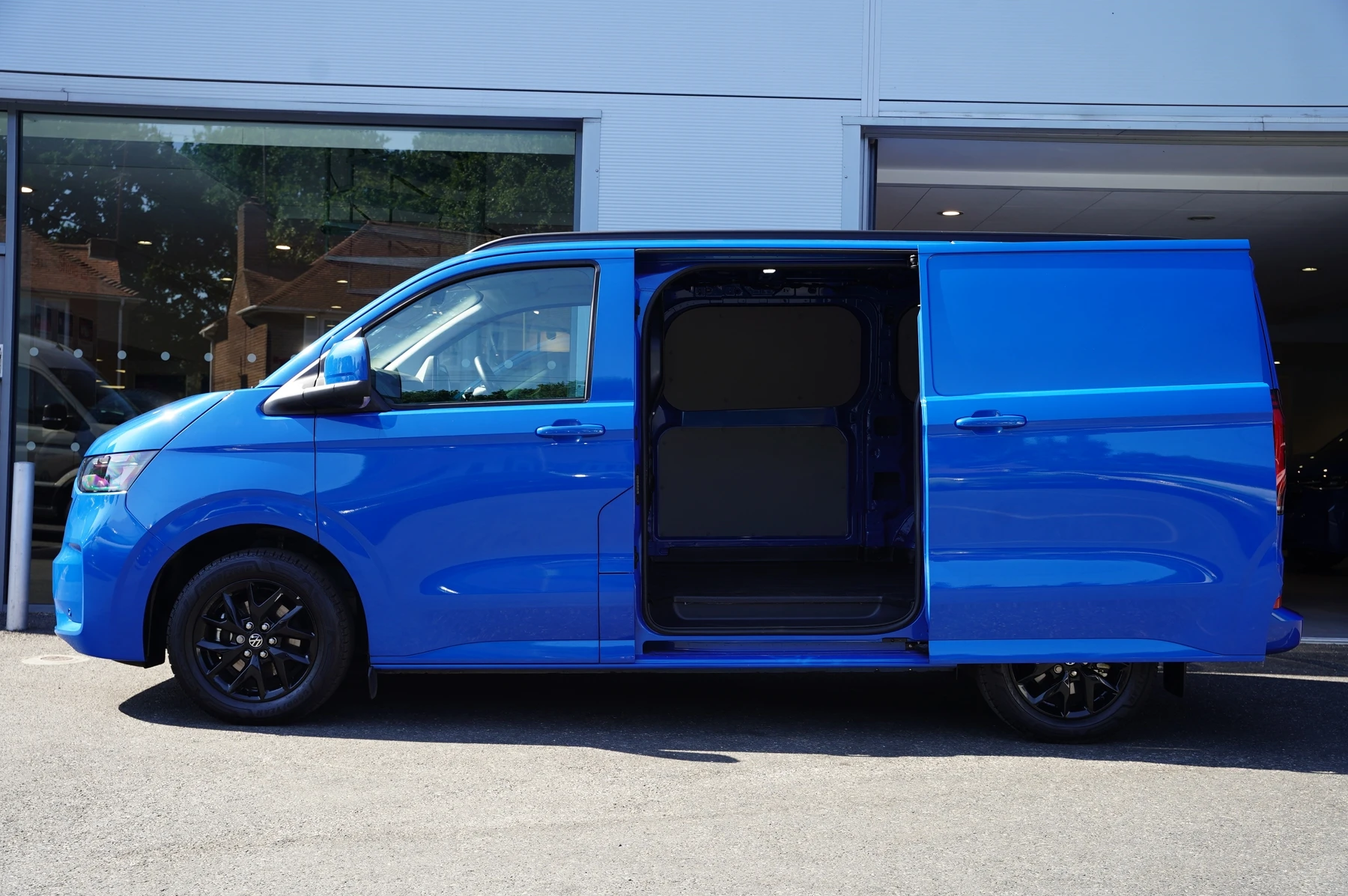 Volkswagen-Transporter-image-29