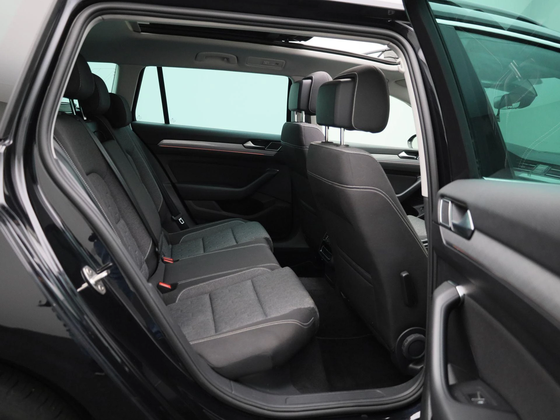 Volkswagen-Passat-image-43
