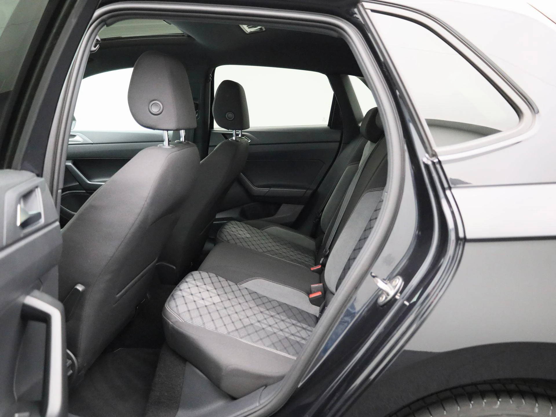 Volkswagen-Polo-image-9