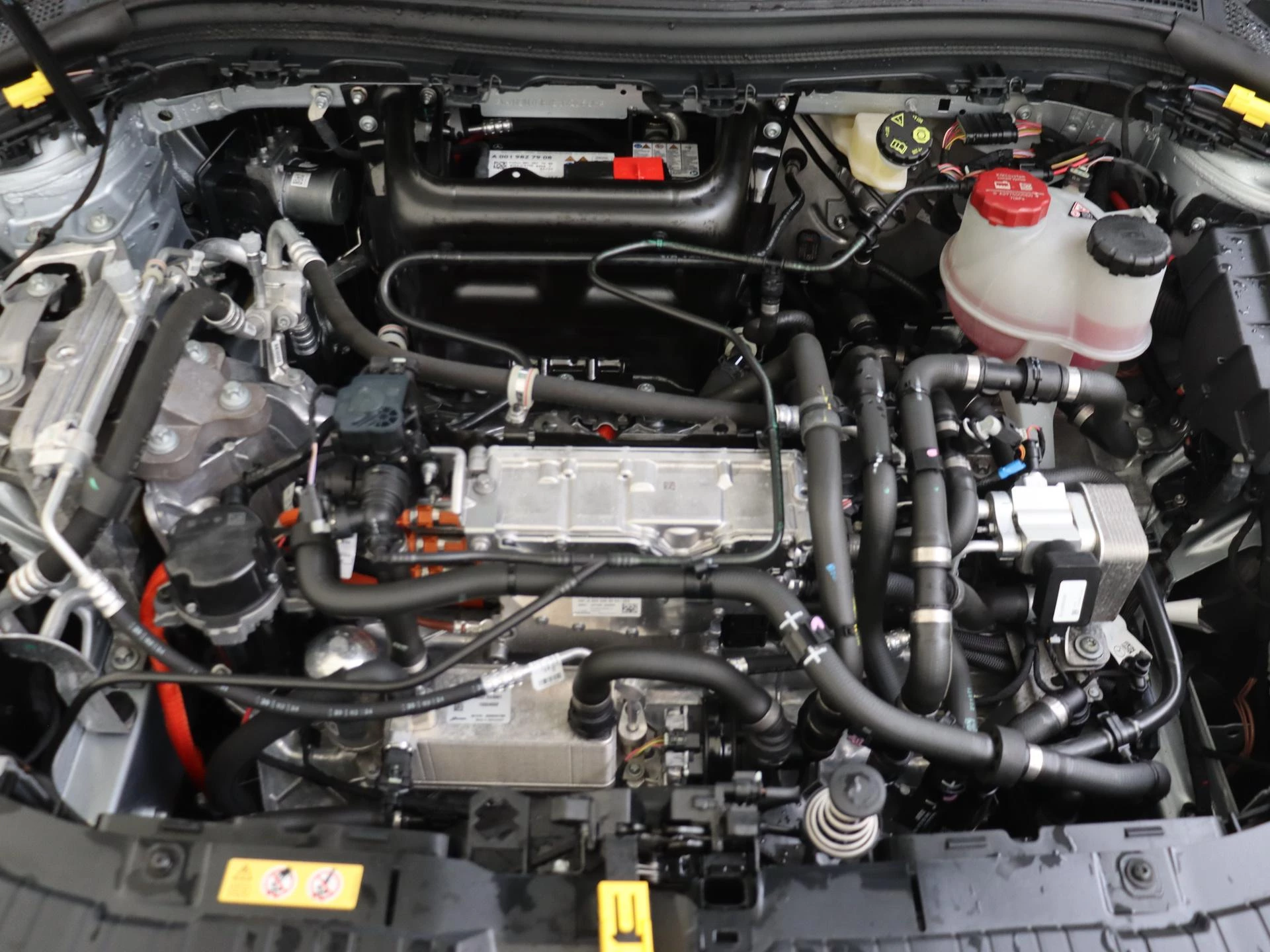 Mercedes-Benz-EQA-image-4