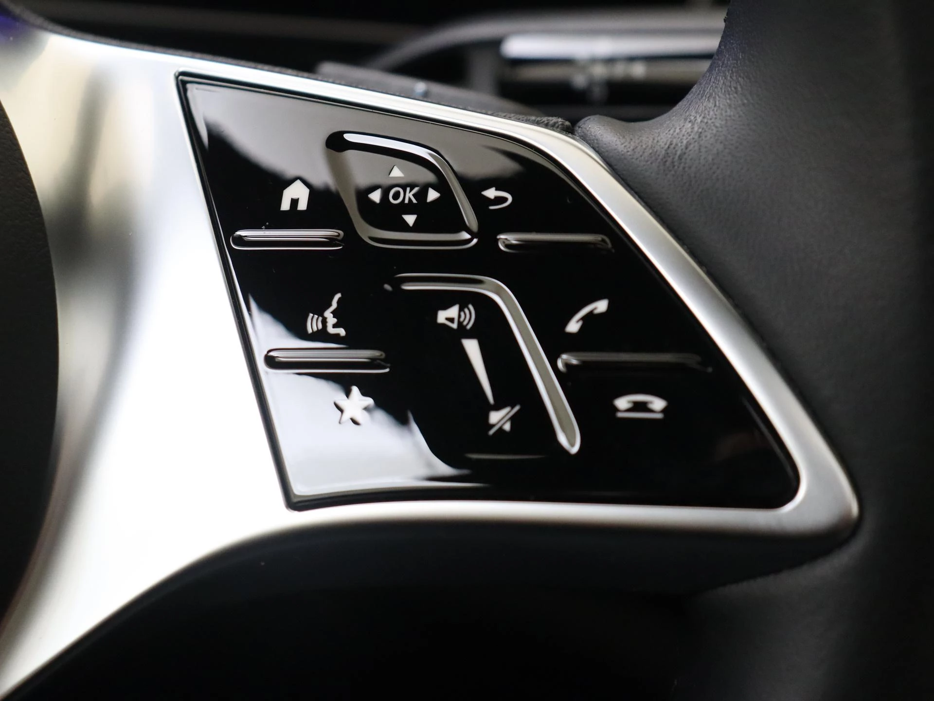 Mercedes-Benz-EQE-image-16